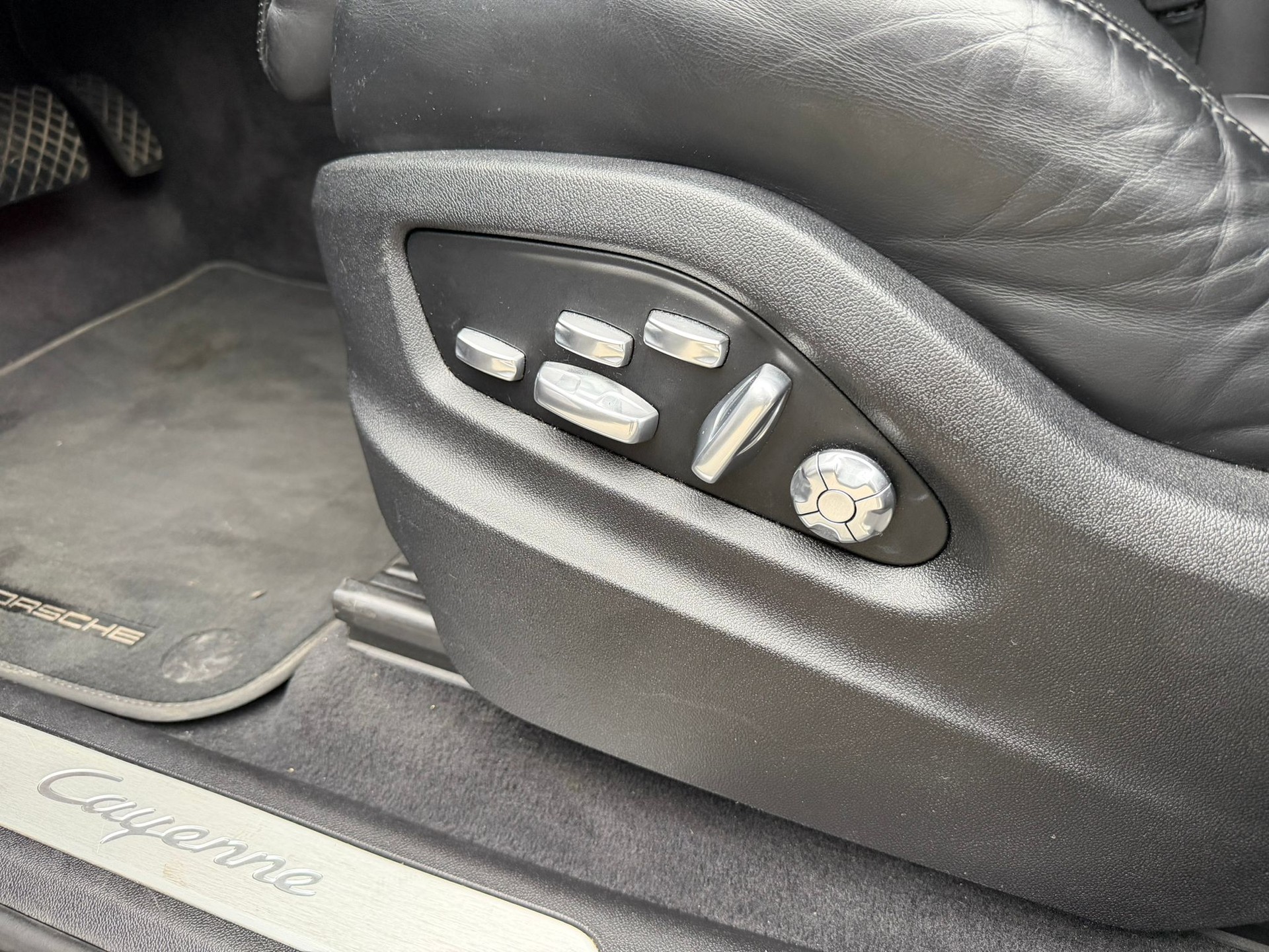 PORSCHE Cayenne E-Hybrid-image-9