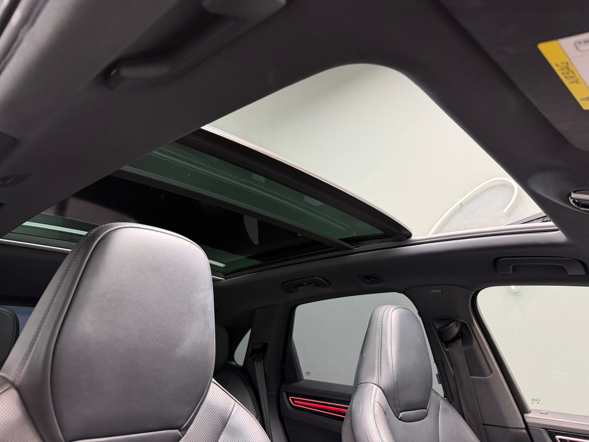 PORSCHE Cayenne E-Hybrid-image-12