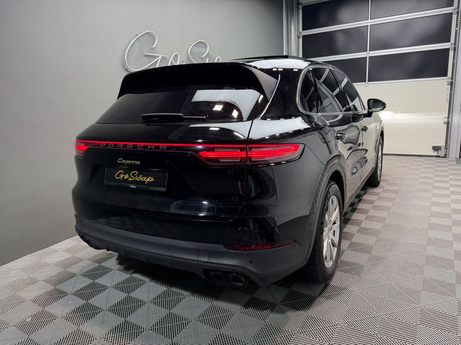 PORSCHE Cayenne E-Hybrid-image-3