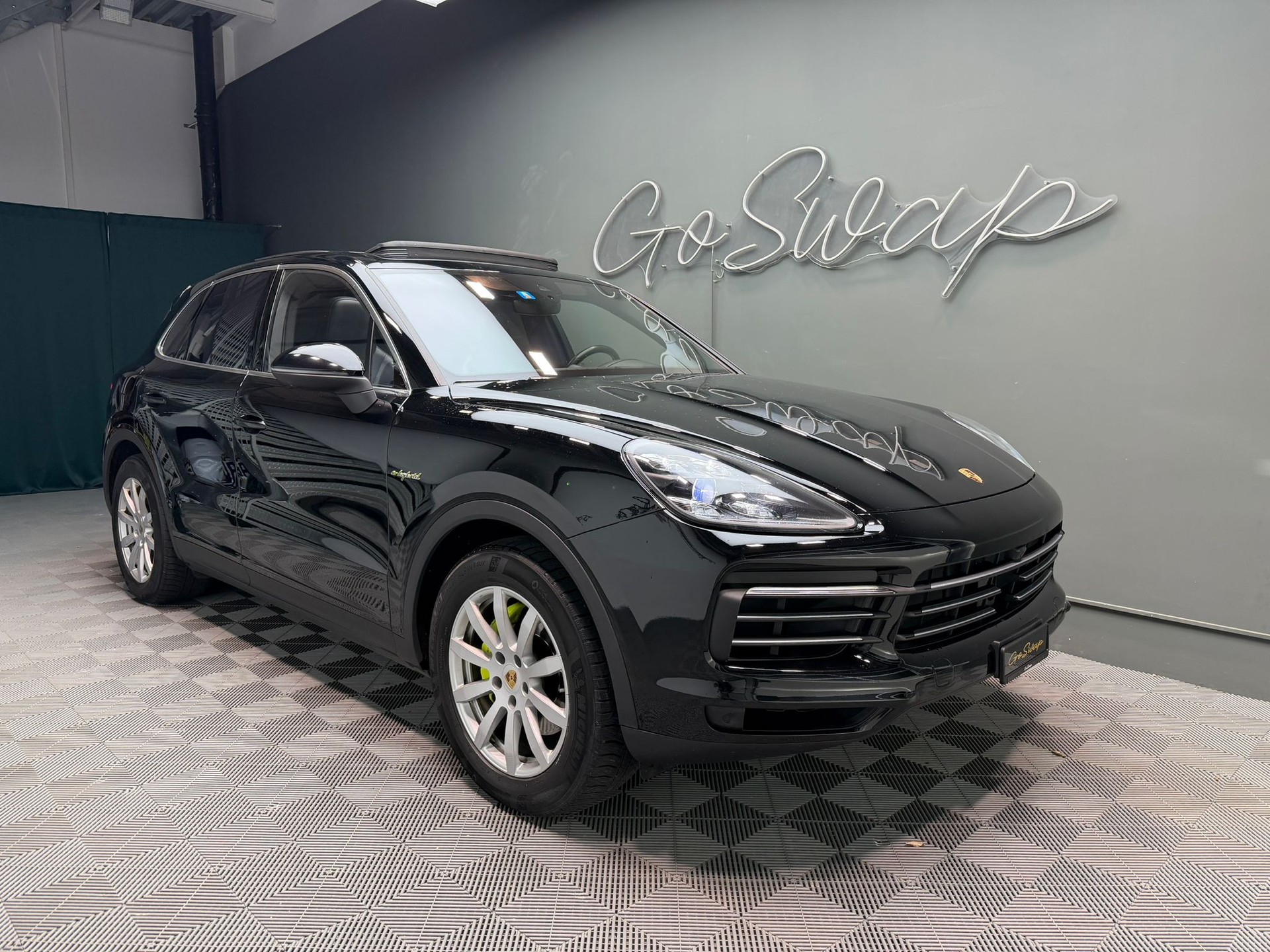 PORSCHE Cayenne E-Hybrid-image-0