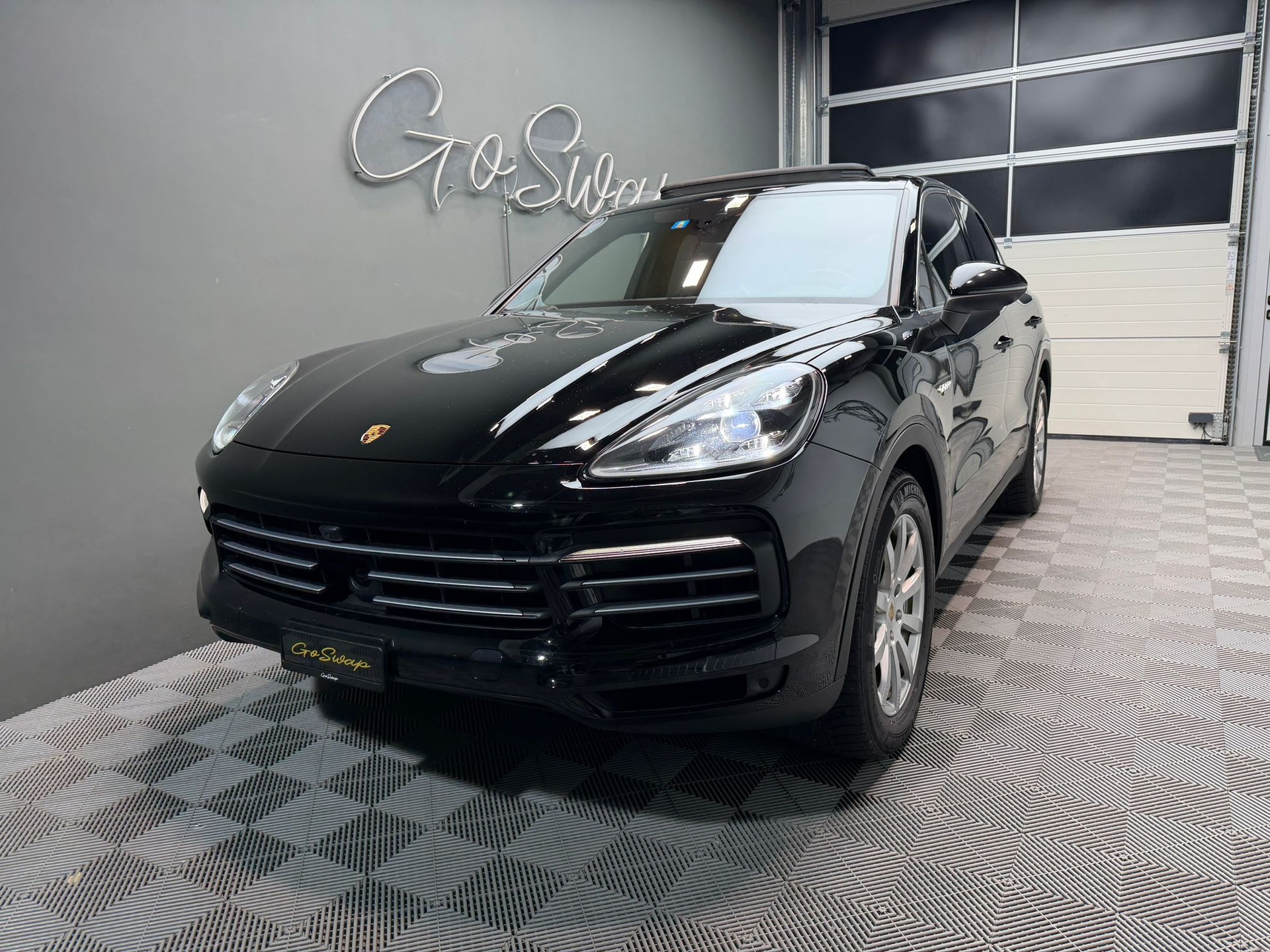 PORSCHE Cayenne E-Hybrid-image-6