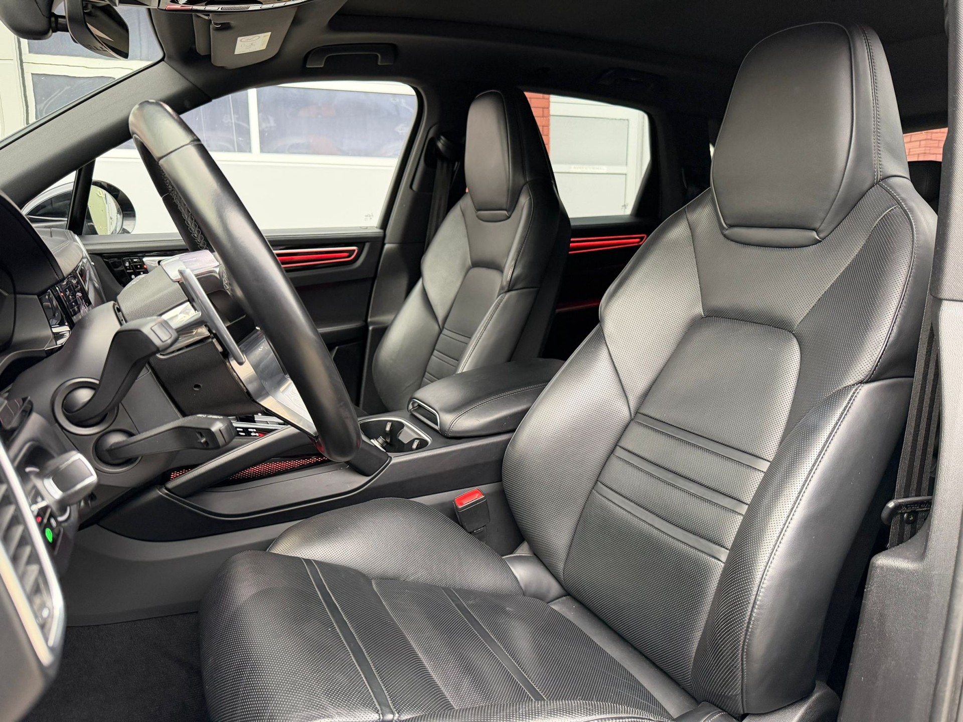 PORSCHE Cayenne E-Hybrid-image-8