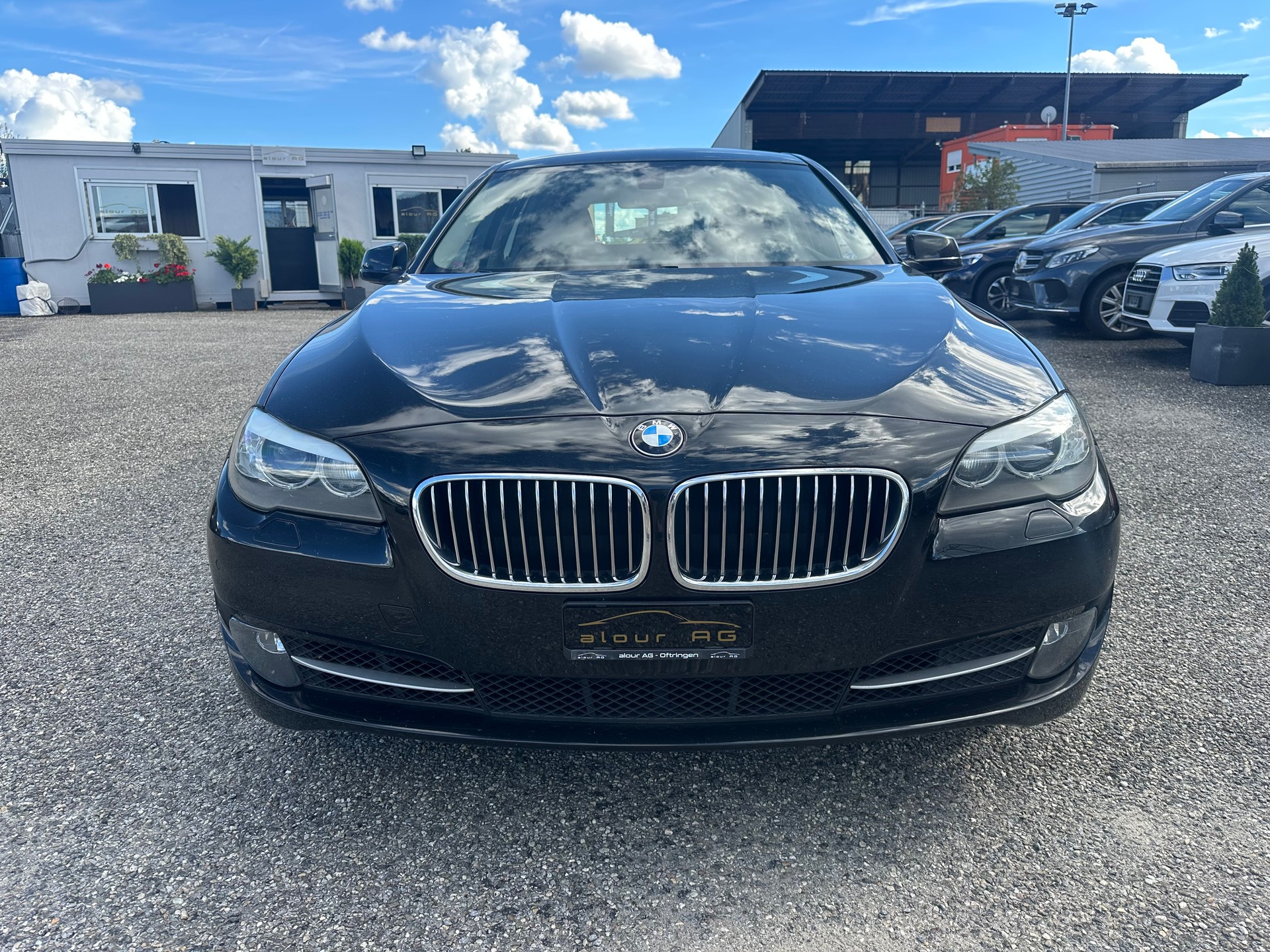 BMW 528i xDrive Touring Steptronic-image-0