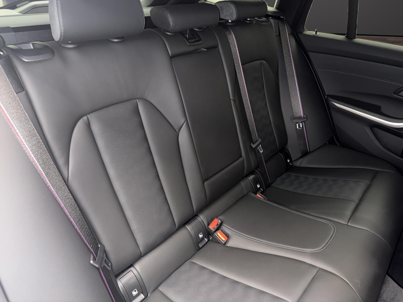 BMW M3 Competition xDrive Touring-image-18