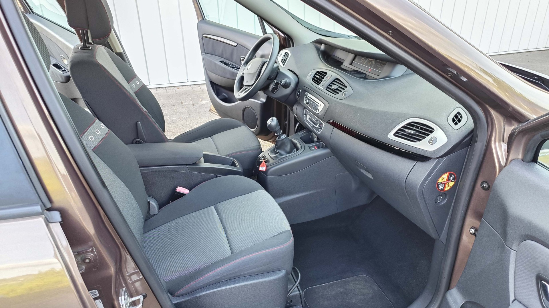 RENAULT Scénic 1.6 110 Expression-image-9