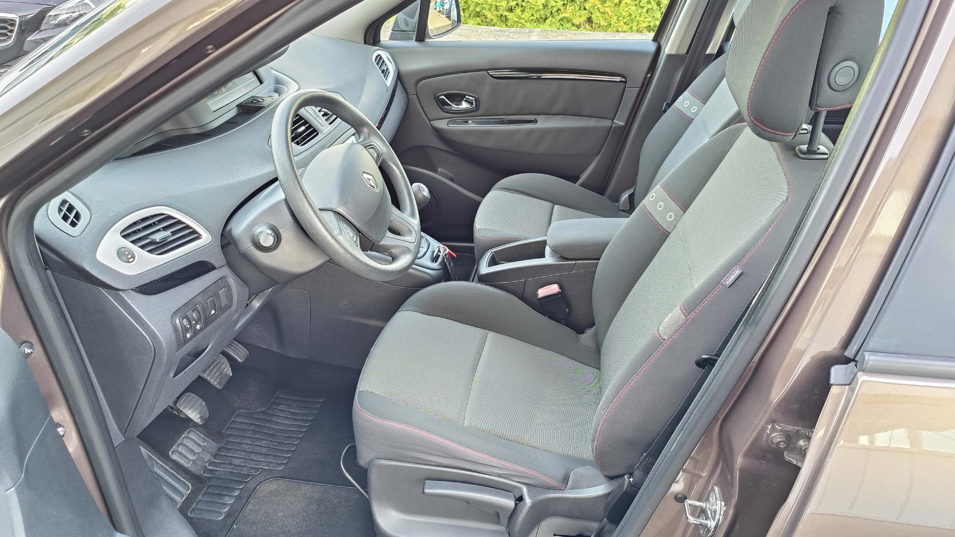 RENAULT Scénic 1.6 110 Expression-image-6
