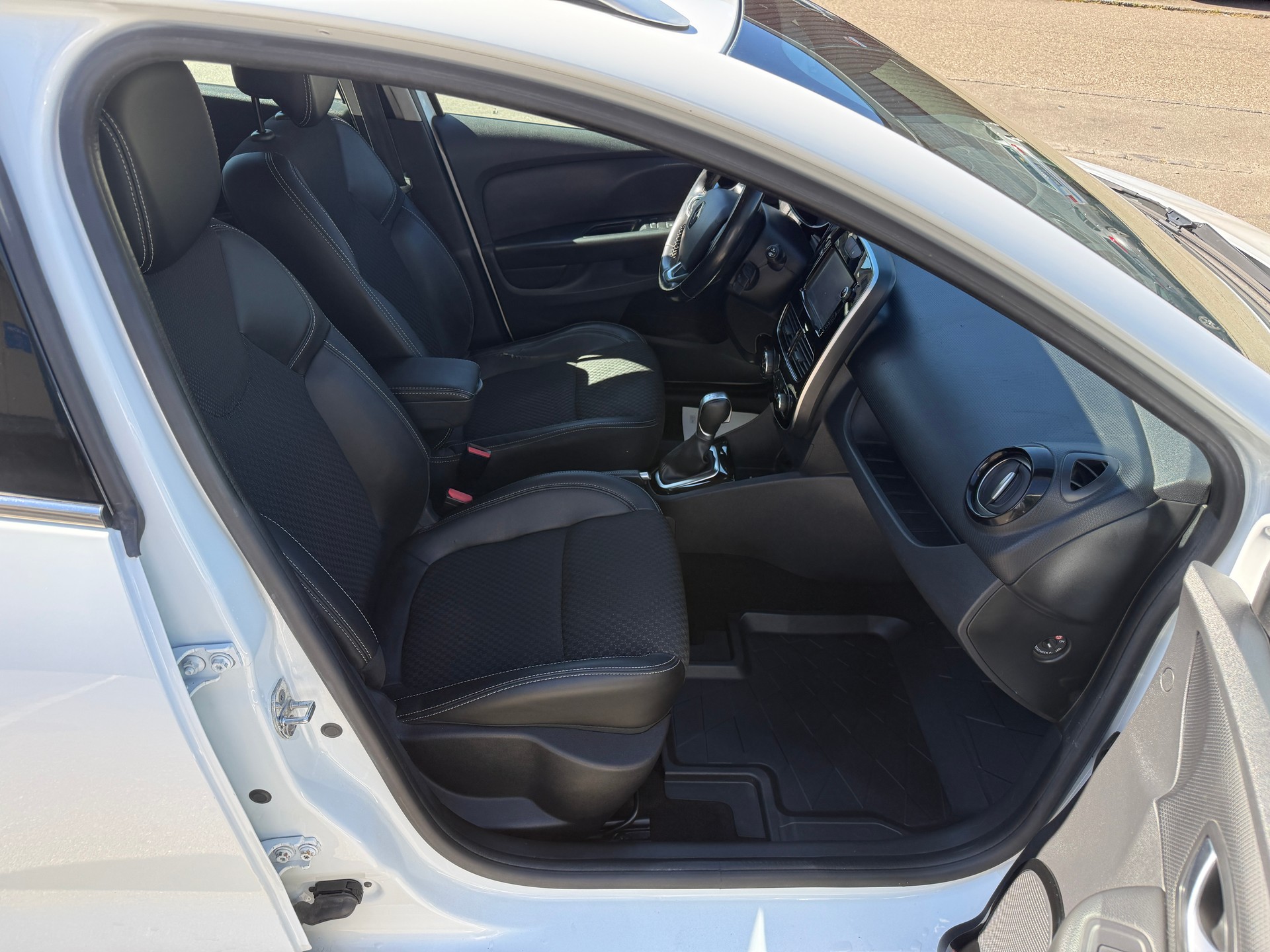 RENAULT Clio Grandtour 1.5 dCi Intens EDC-image-7