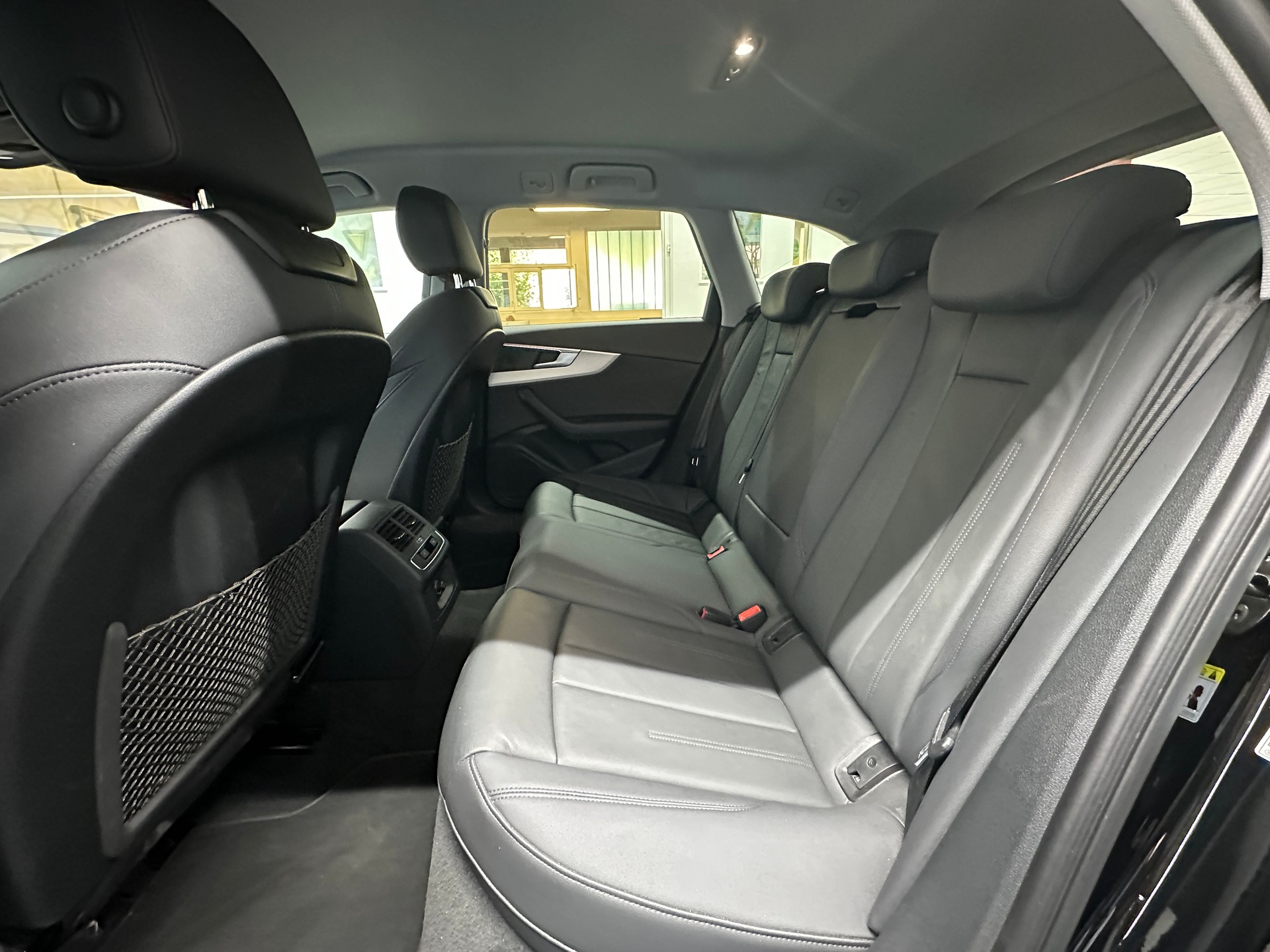 AUDI A4 Avant 40 TDI S line quattro S-tronic-image-8
