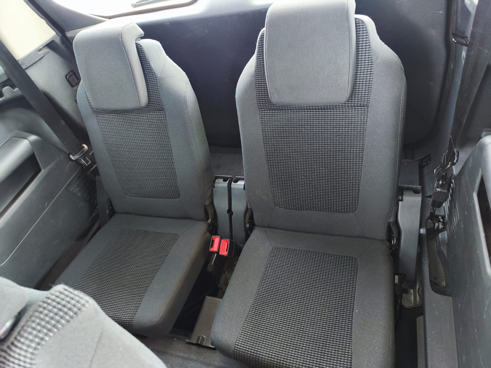 PEUGEOT 5008 1.6 16V T Swiss Edition-image-11