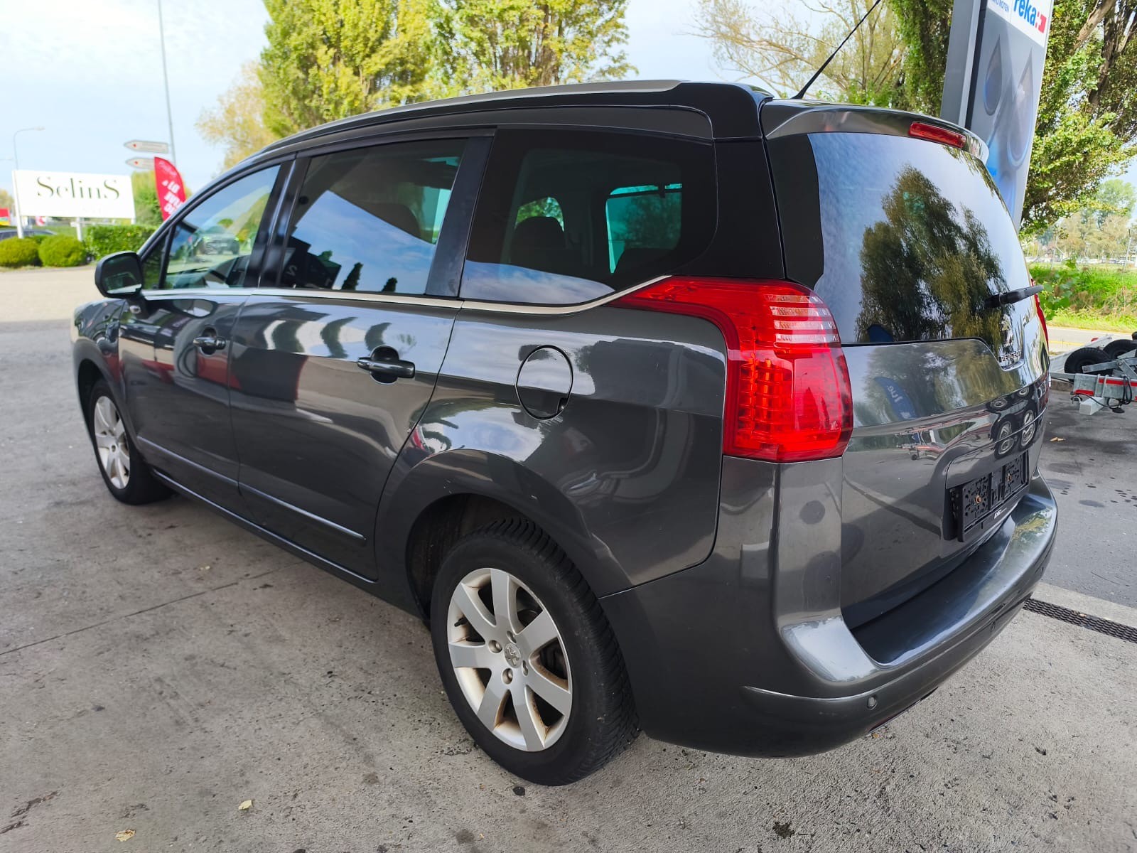 PEUGEOT 5008 1.6 16V T Swiss Edition-image-3