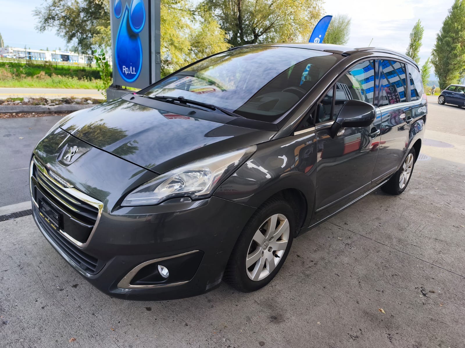 PEUGEOT 5008 1.6 16V T Swiss Edition-image-1