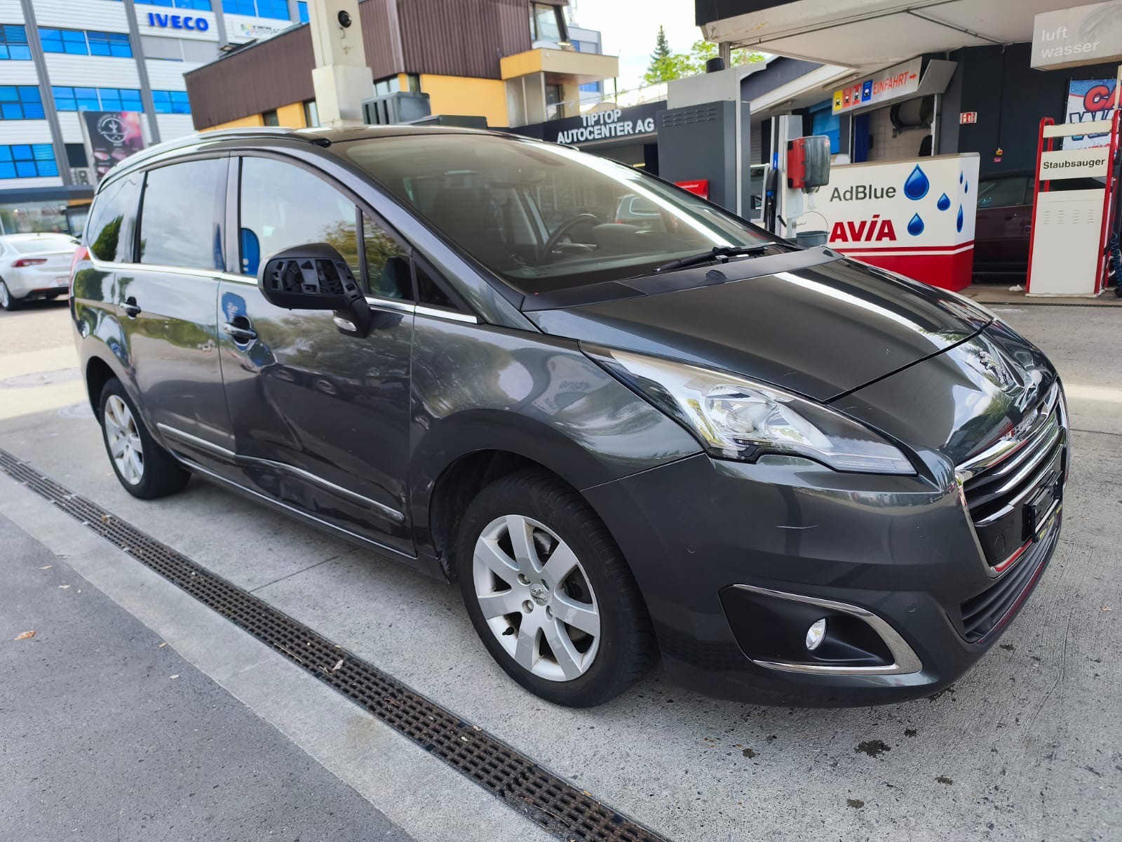 PEUGEOT 5008 1.6 16V T Swiss Edition