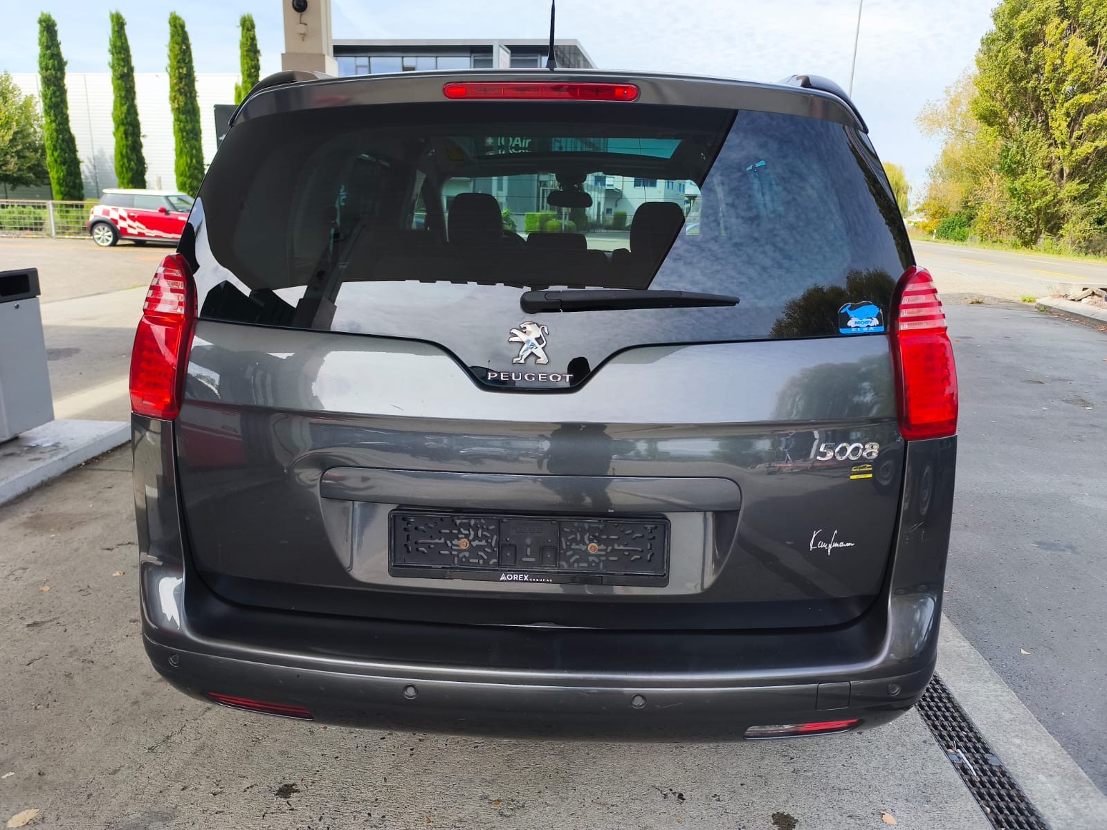 PEUGEOT 5008 1.6 16V T Swiss Edition-image-8