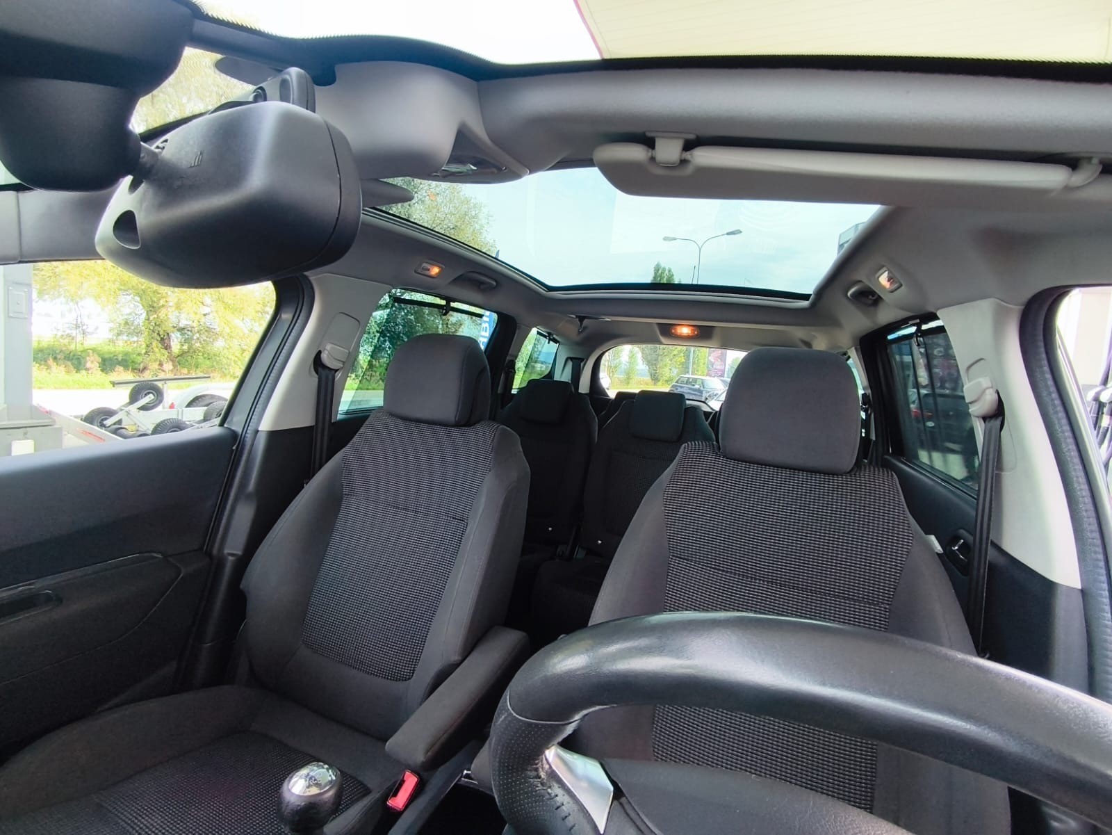 PEUGEOT 5008 1.6 16V T Swiss Edition-image-21