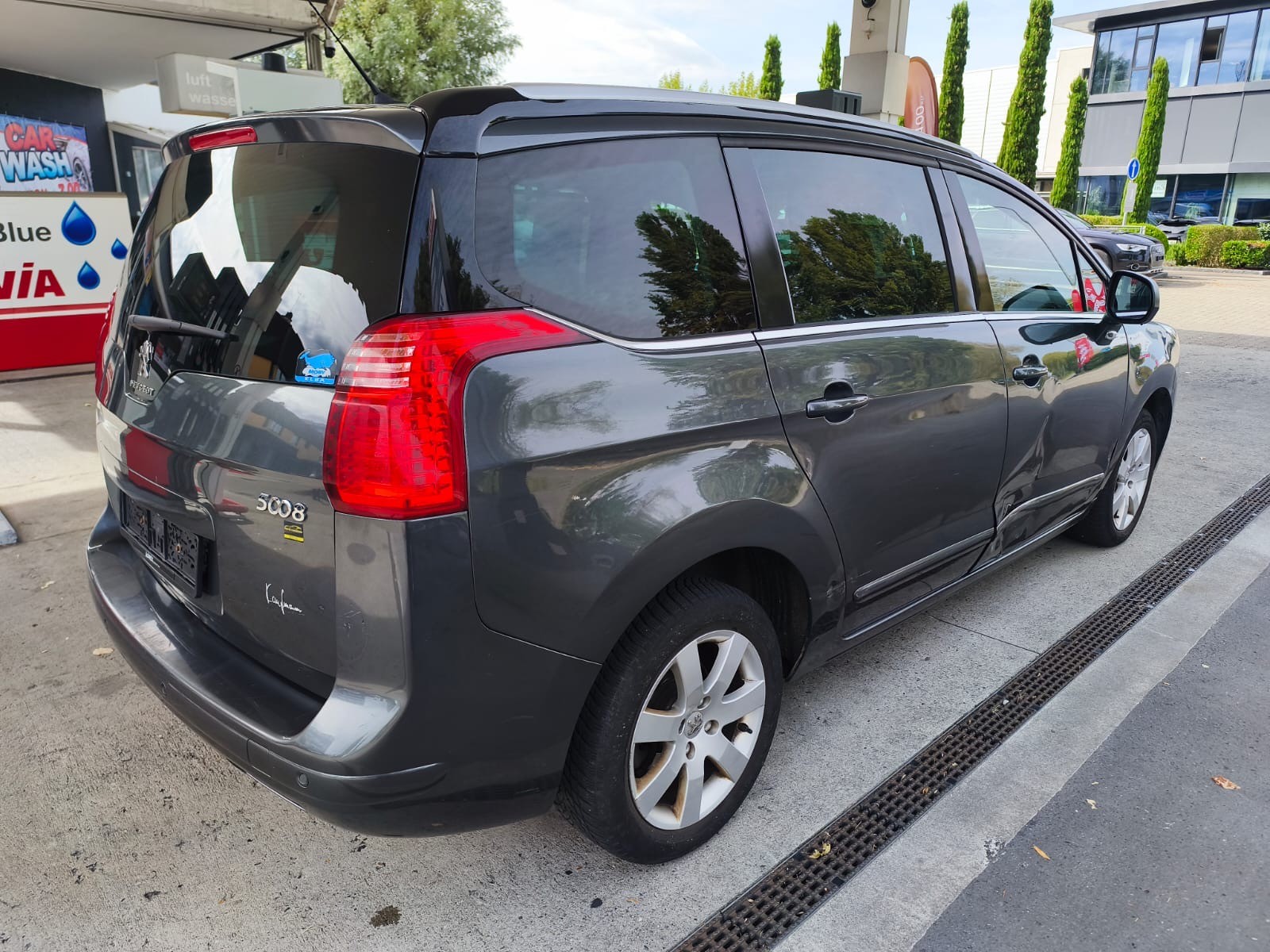 PEUGEOT 5008 1.6 16V T Swiss Edition-image-4