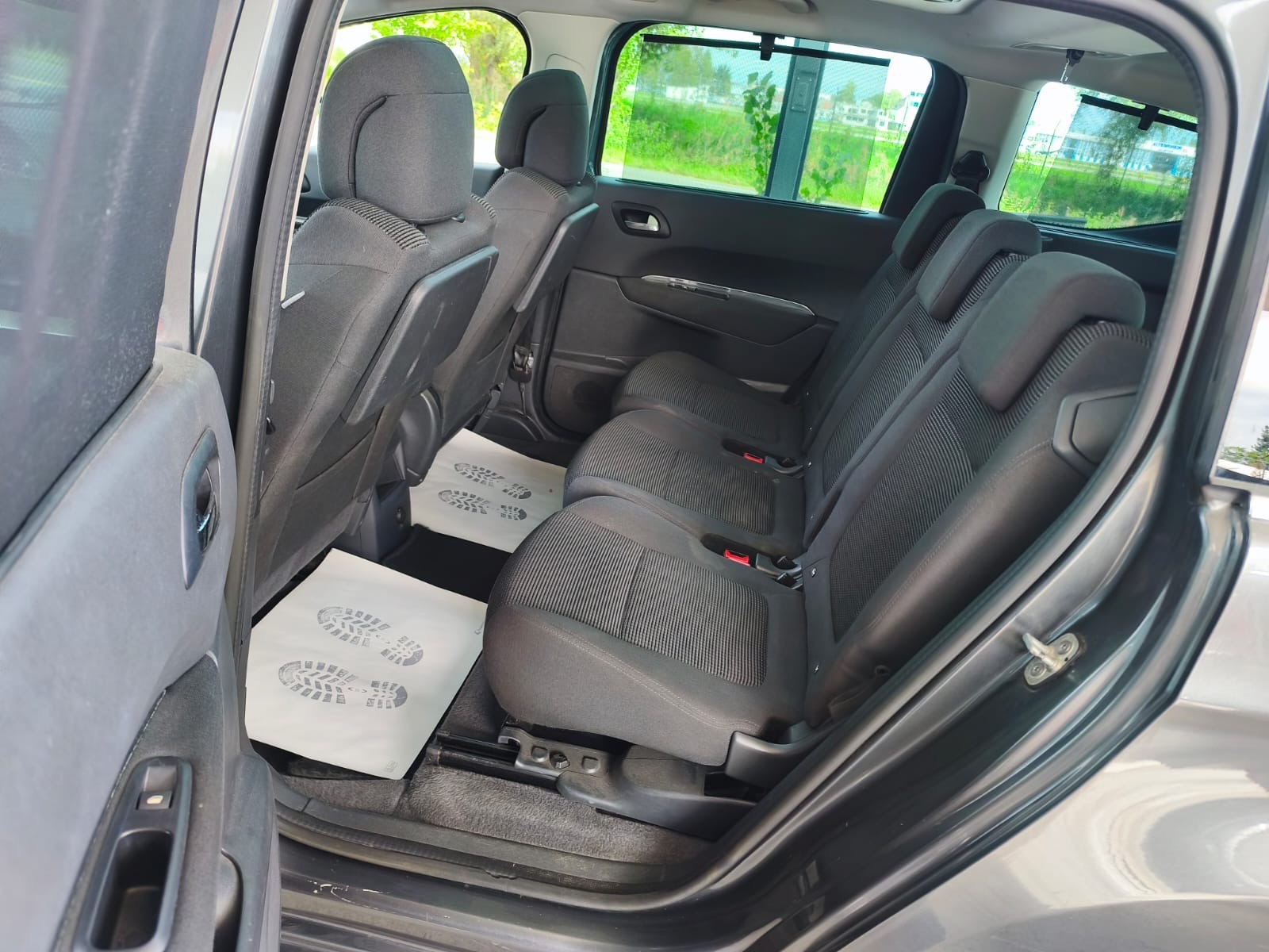PEUGEOT 5008 1.6 16V T Swiss Edition-image-10