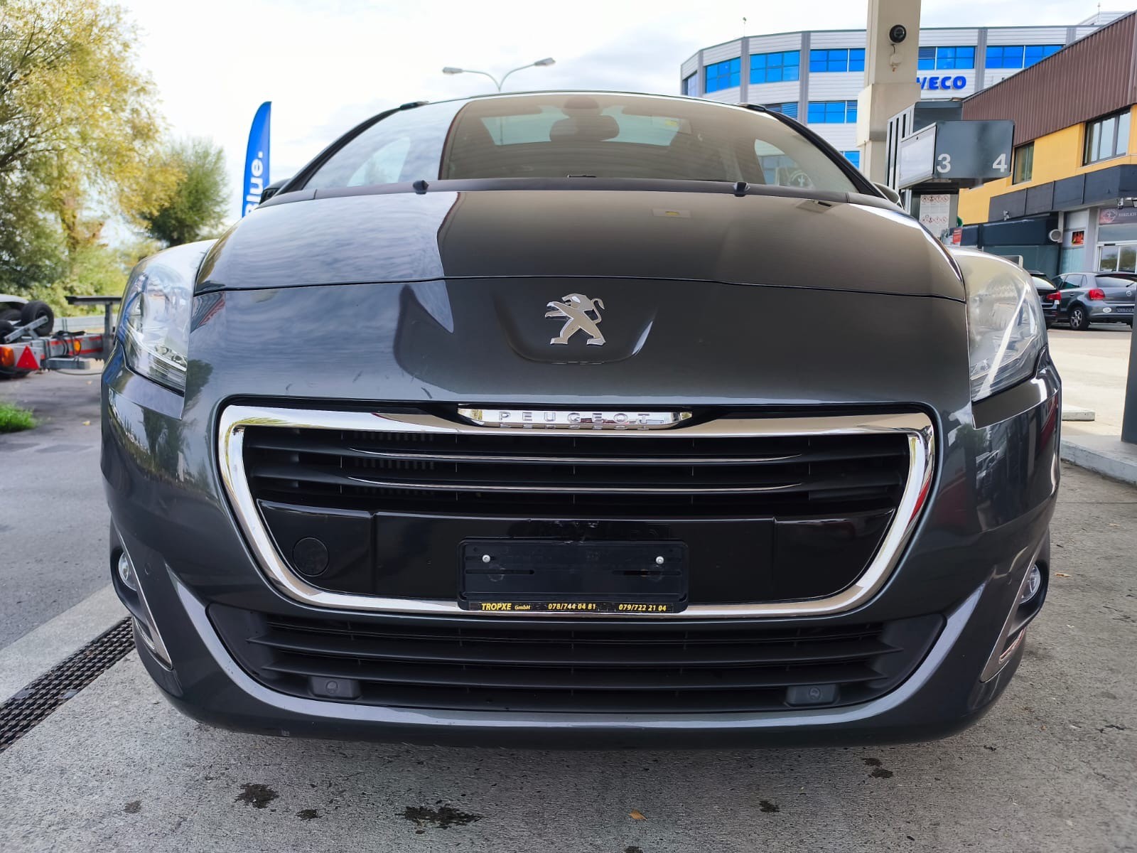PEUGEOT 5008 1.6 16V T Swiss Edition-image-2