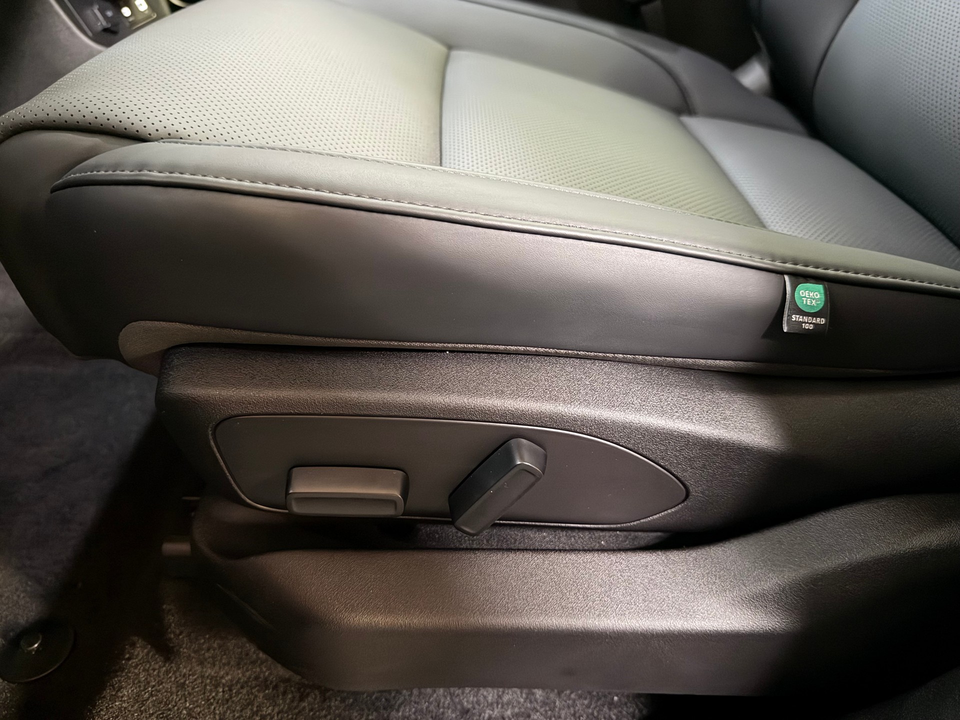 LEAPMOTOR C10 REEV 28kWh Design-image-17