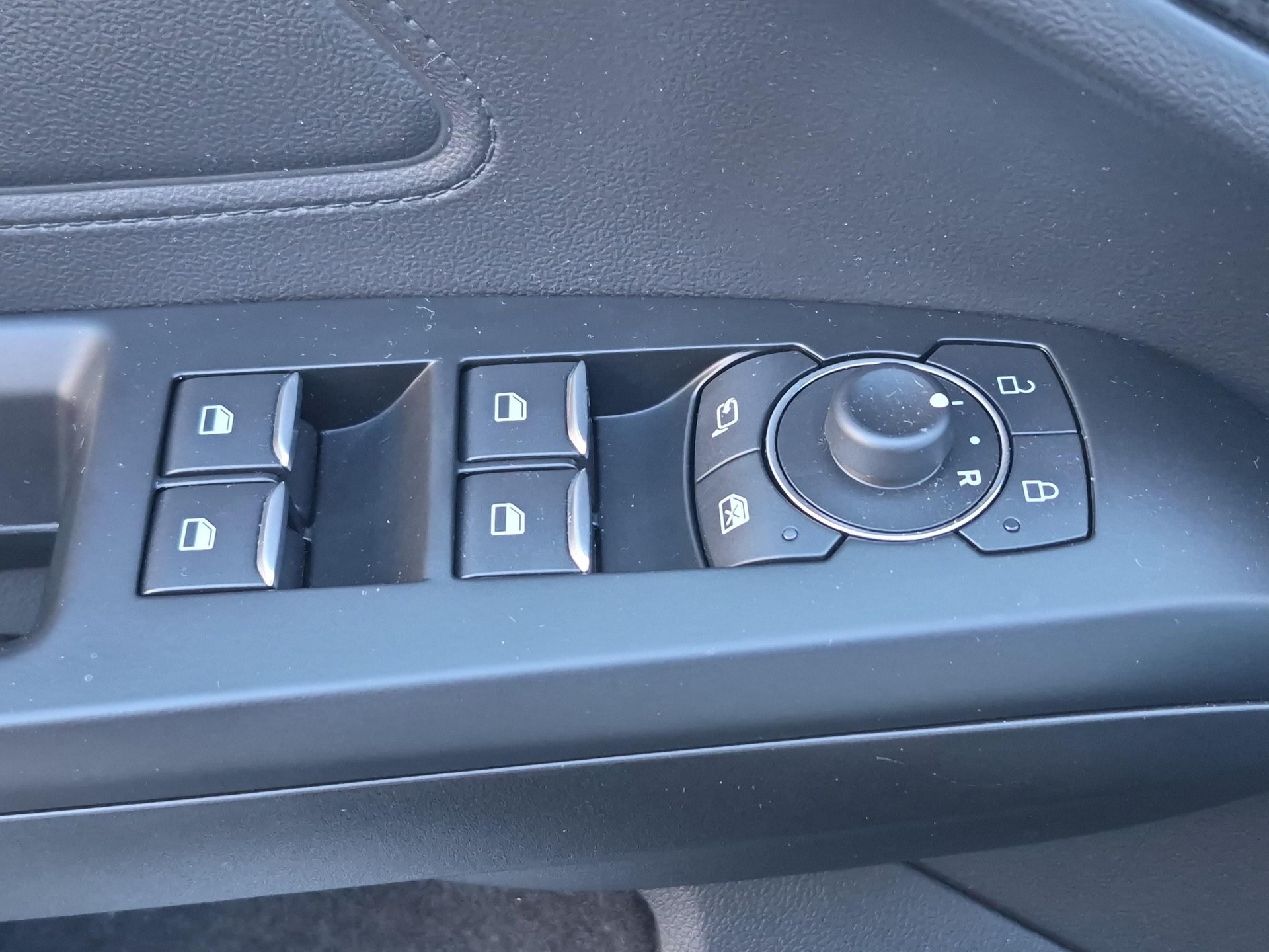 FORD Focus 2.3 EcoB ST X-image-17