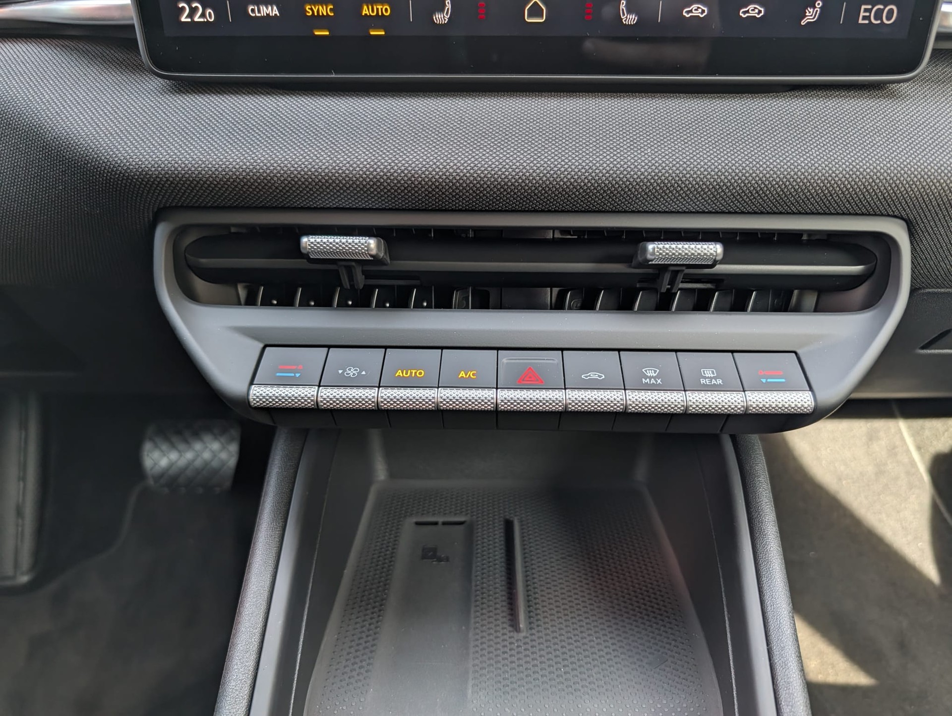 VW ID.Polo 52 kWh Life Edition One-image-12