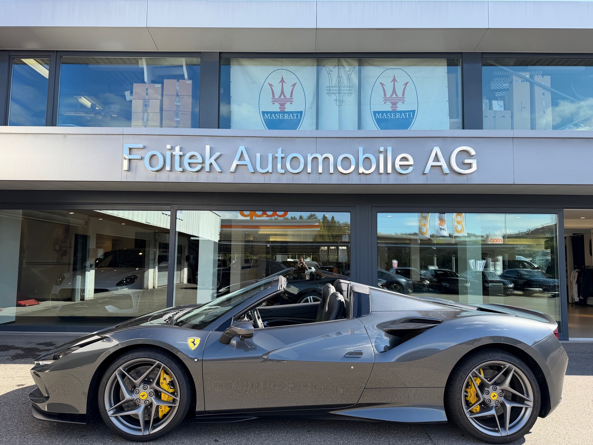 FERRARI F8 Spider-image-1