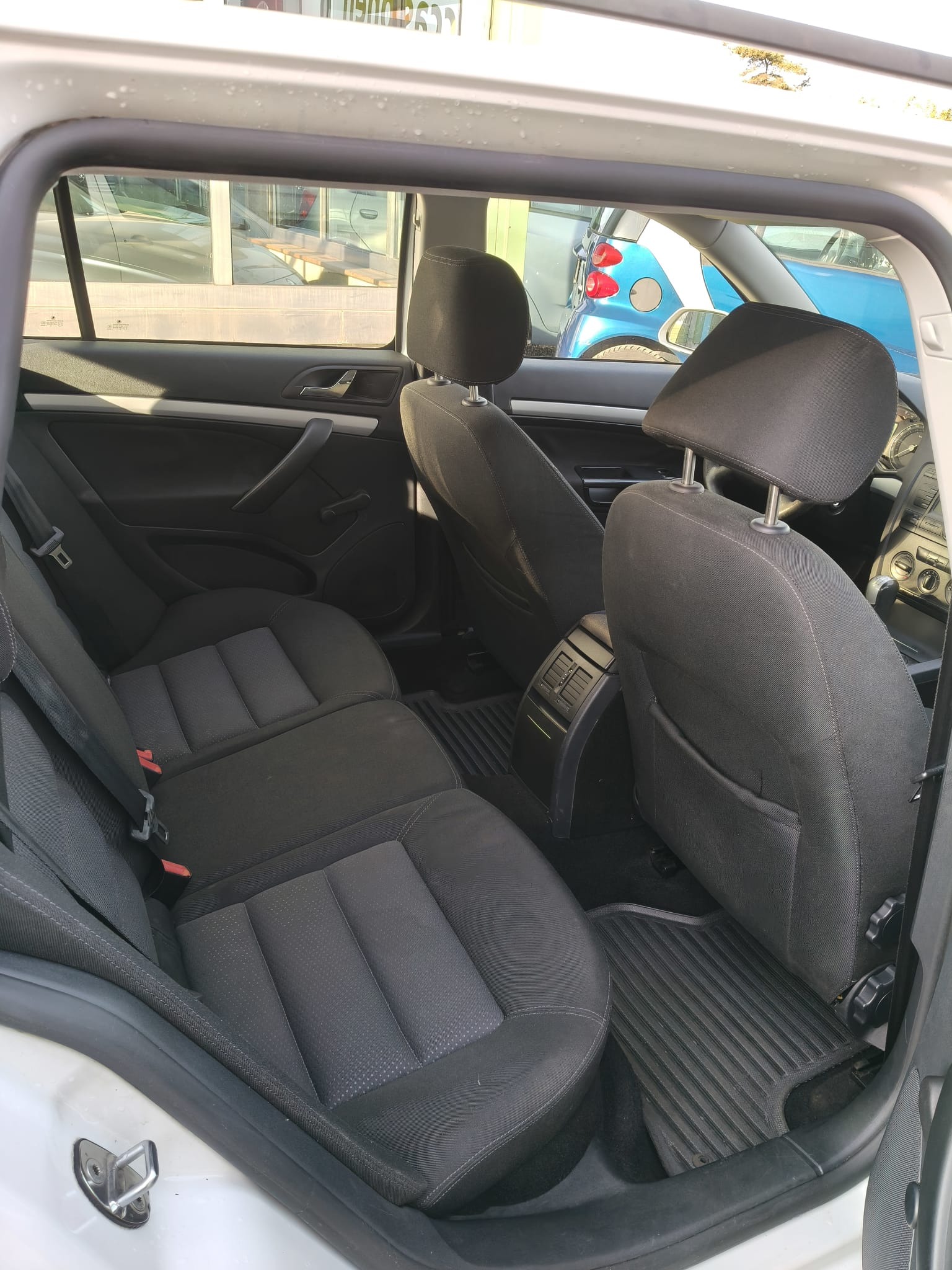 SKODA Octavia 1.9 TDI Adventure 4x4-image-10