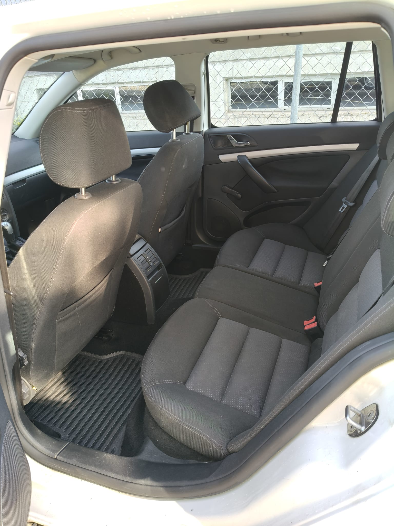 SKODA Octavia 1.9 TDI Adventure 4x4-image-9