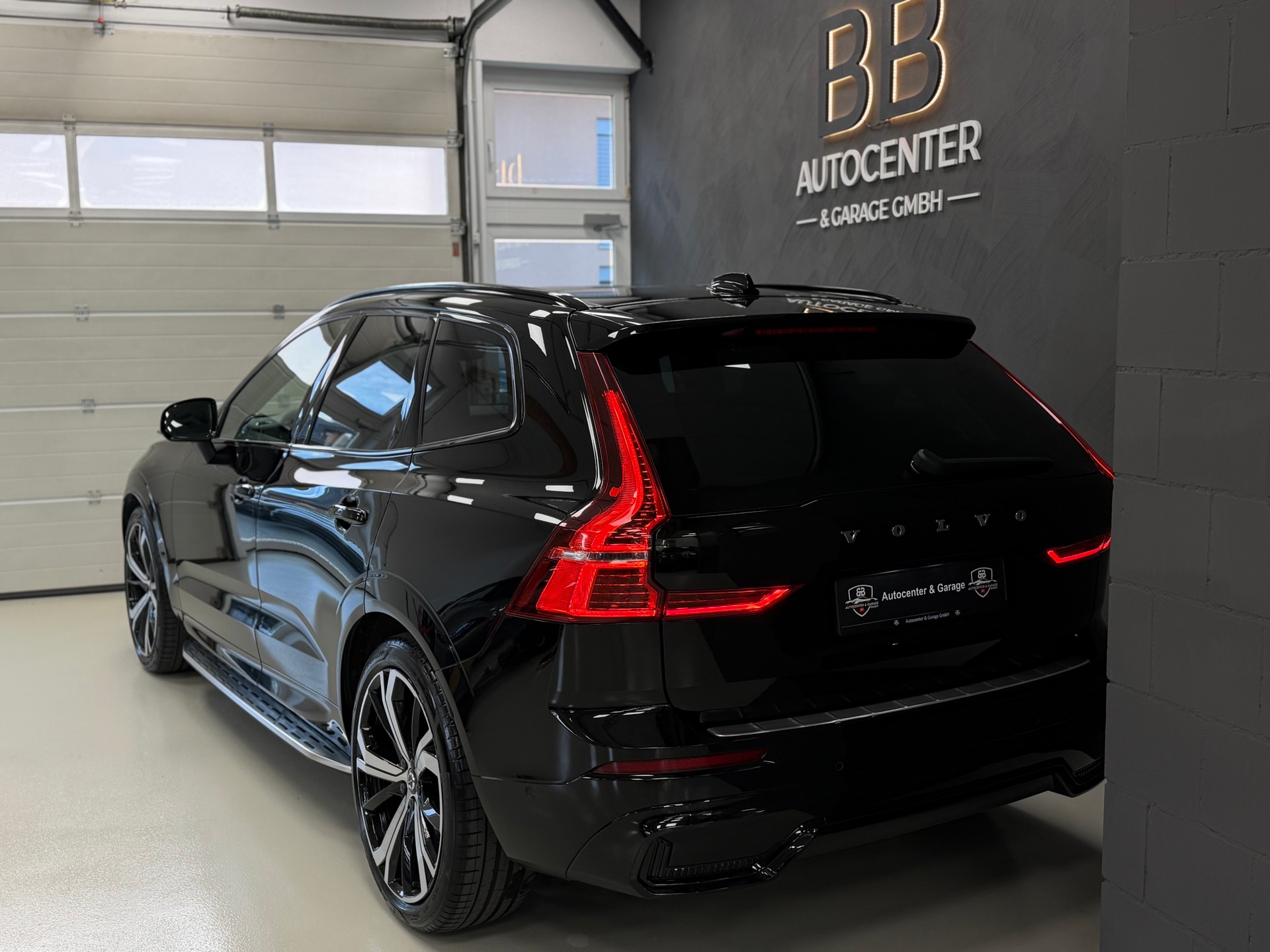 VOLVO XC60 B5 Benzin Mild Hybrid AWD Ultimate Dark Geartronic-image-5