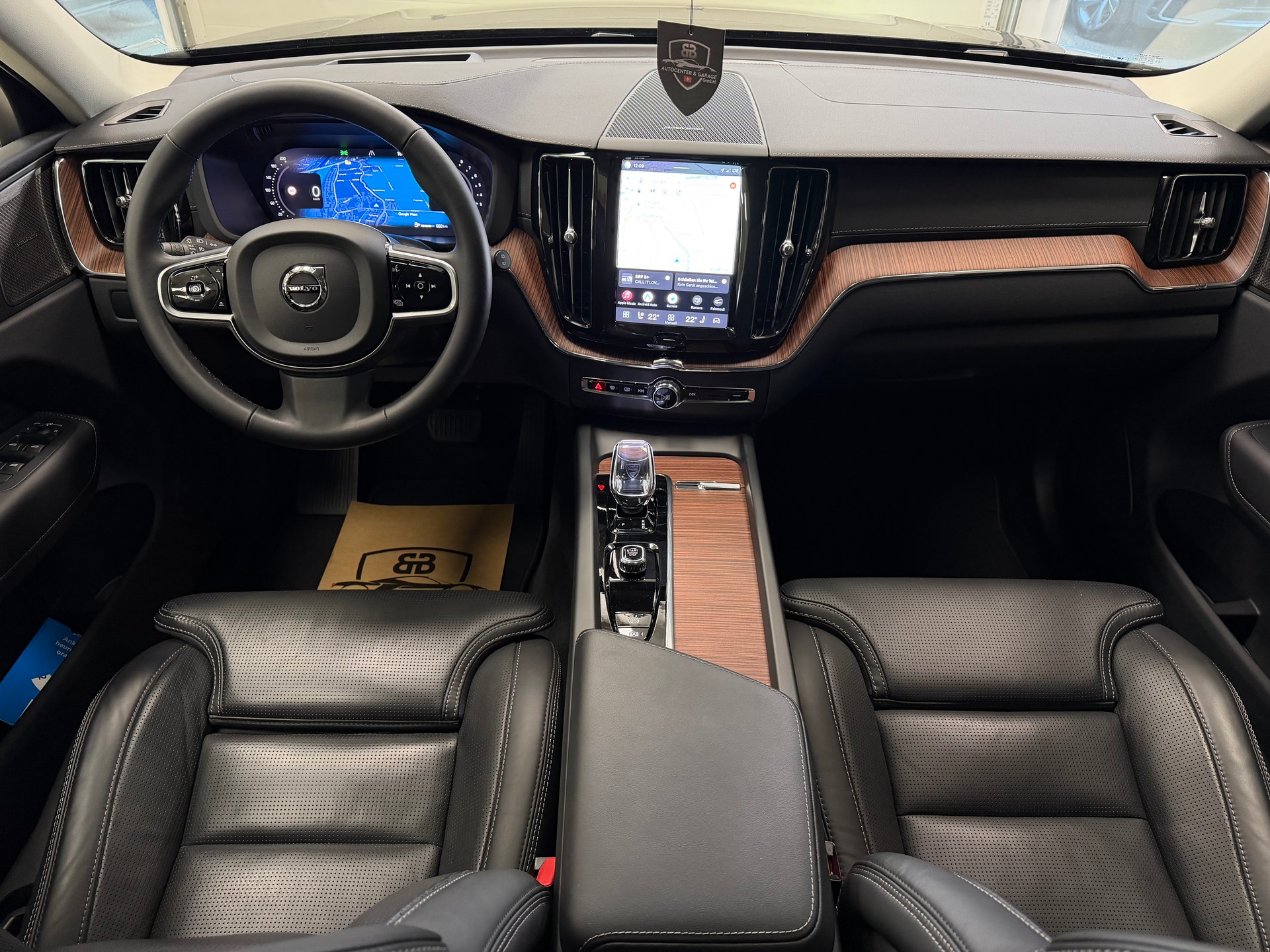 VOLVO XC60 B5 Benzin Mild Hybrid AWD Ultimate Dark Geartronic-image-17