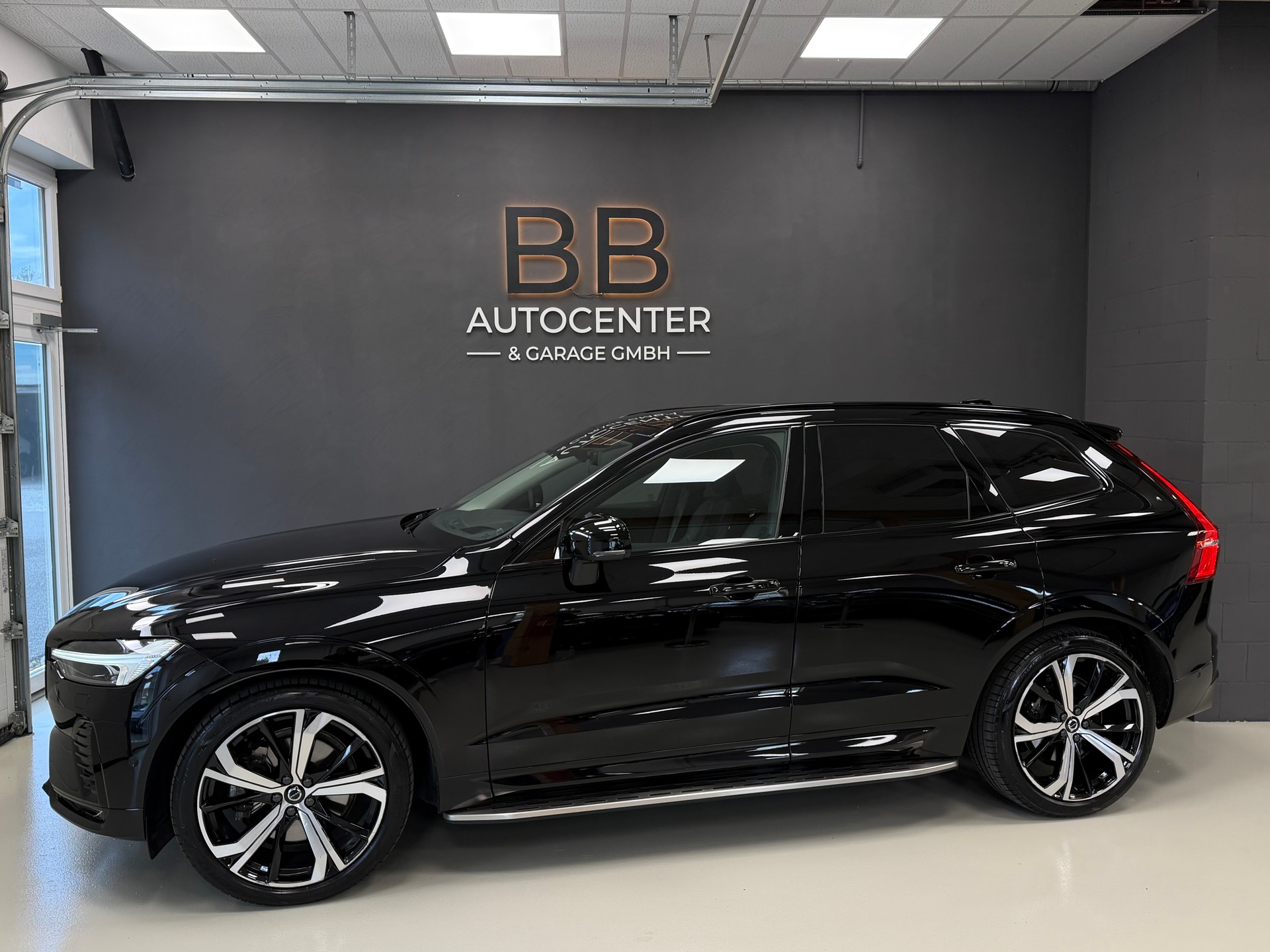 VOLVO XC60 B5 Benzin Mild Hybrid AWD Ultimate Dark Geartronic-image-2