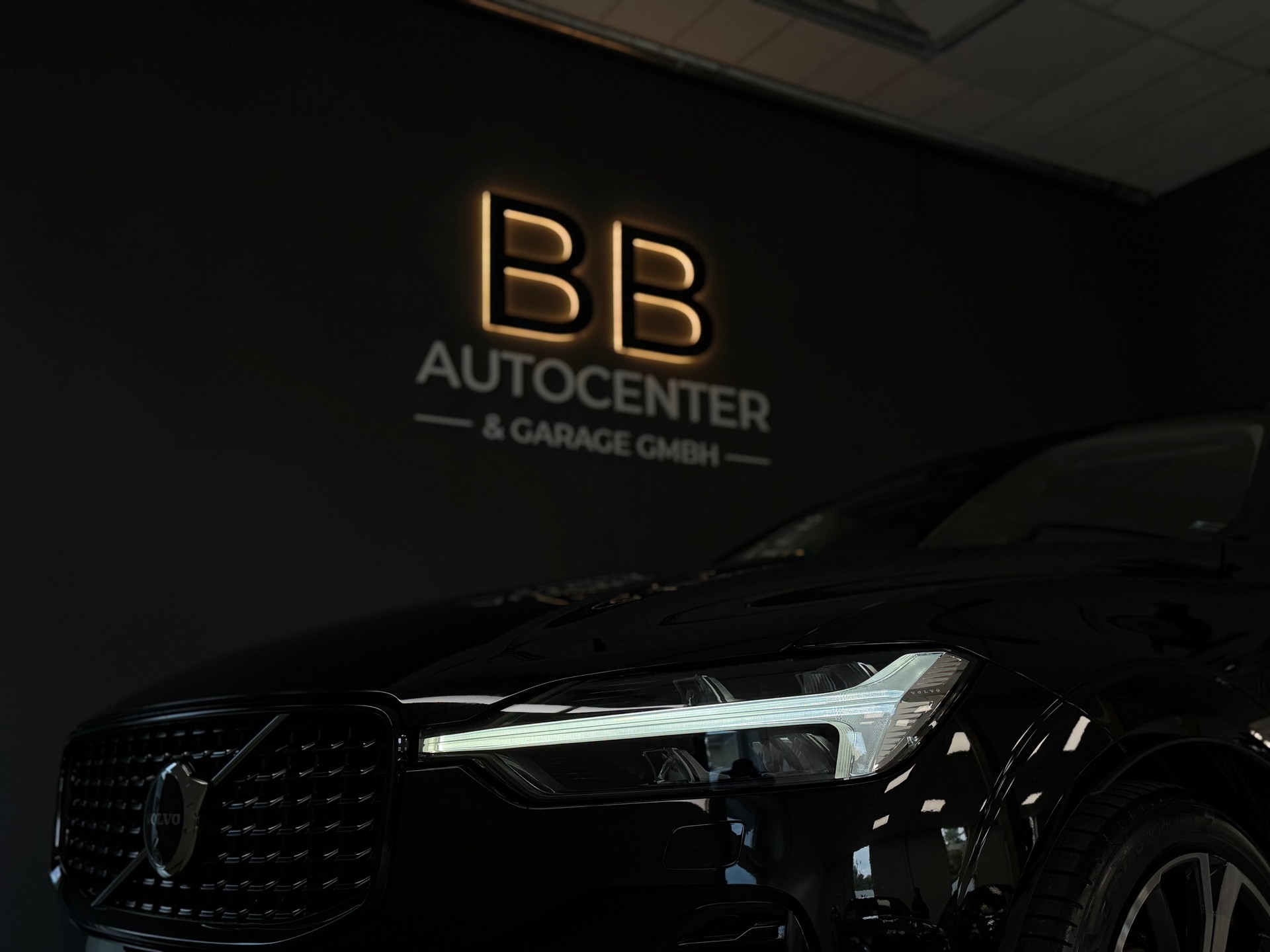 VOLVO XC60 B5 Benzin Mild Hybrid AWD Ultimate Dark Geartronic-image-7