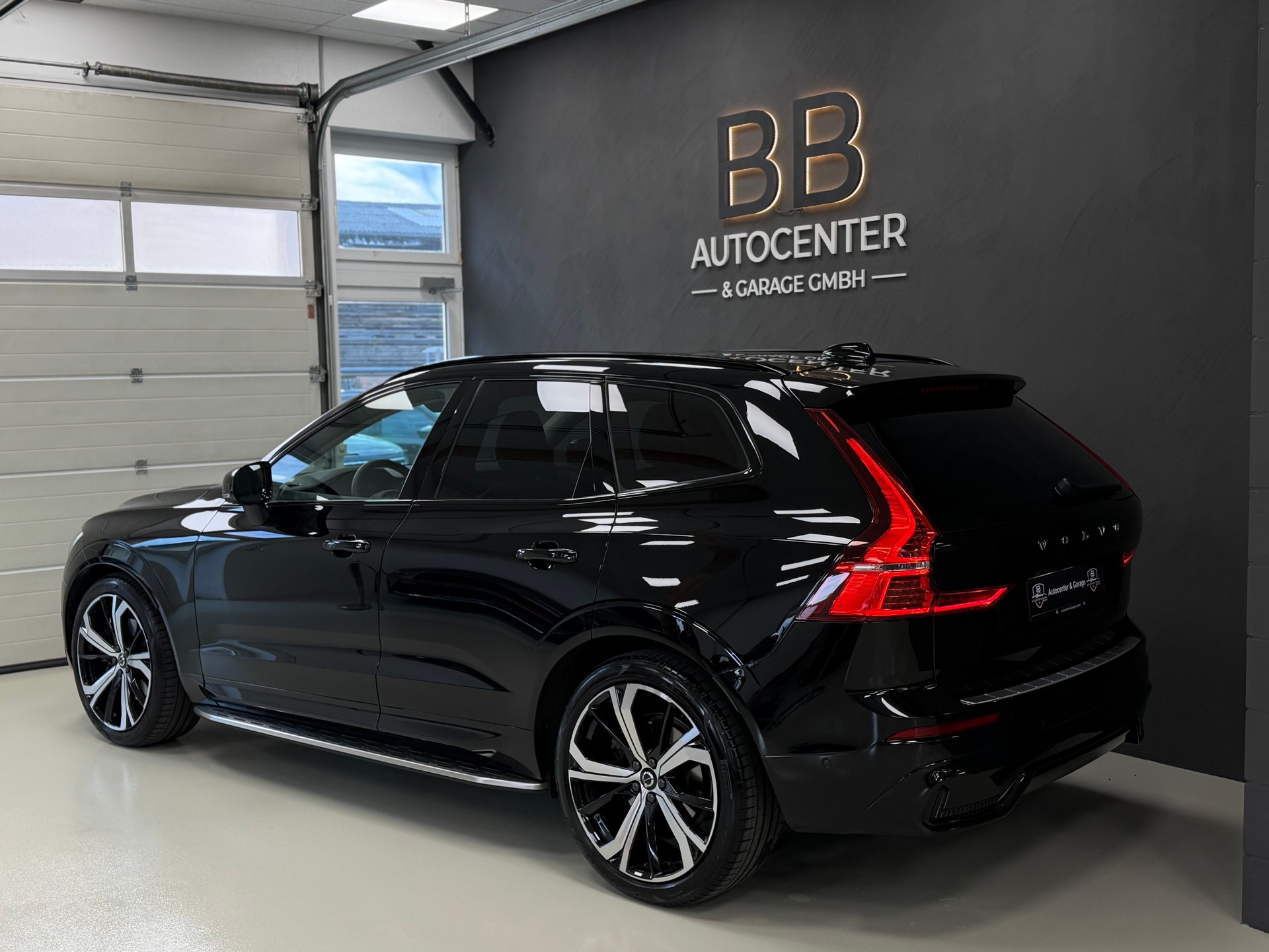 VOLVO XC60 B5 Benzin Mild Hybrid AWD Ultimate Dark Geartronic-image-4