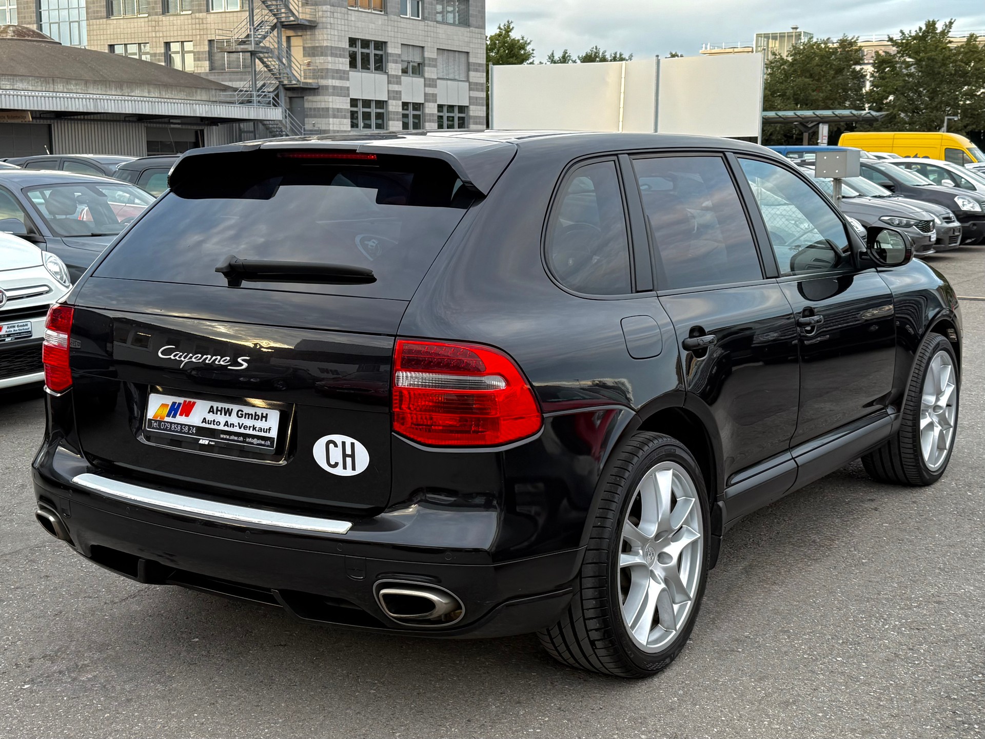 PORSCHE Cayenne S 4.8 V8 / Frisch ab MFK & Service / 8-fach bereift / 21 Sport Räder / BOSE Sound / Schiebedach / PCM 2.0-image-3