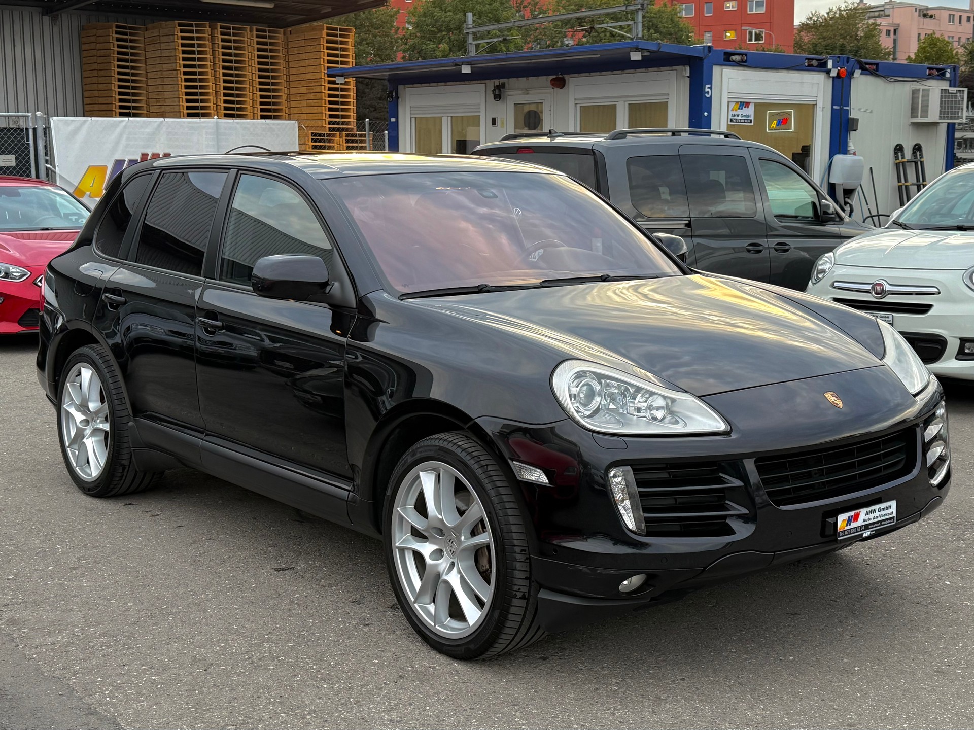 PORSCHE Cayenne S 4.8 V8 / Frisch ab MFK & Service / 8-fach bereift / 21 Sport Räder / BOSE Sound / Schiebedach / PCM 2.0-image-2