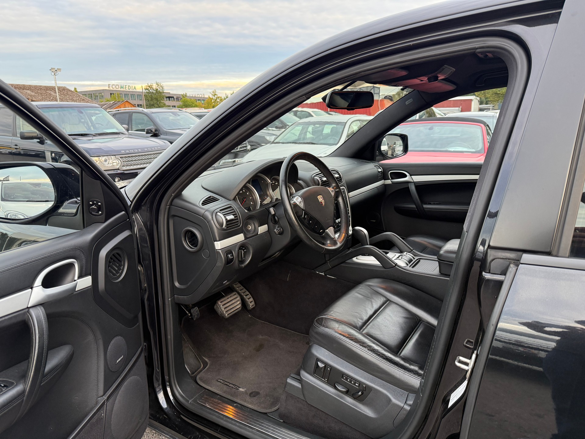 PORSCHE Cayenne S 4.8 V8 / Frisch ab MFK & Service / 8-fach bereift / 21 Sport Räder / BOSE Sound / Schiebedach / PCM 2.0-image-8
