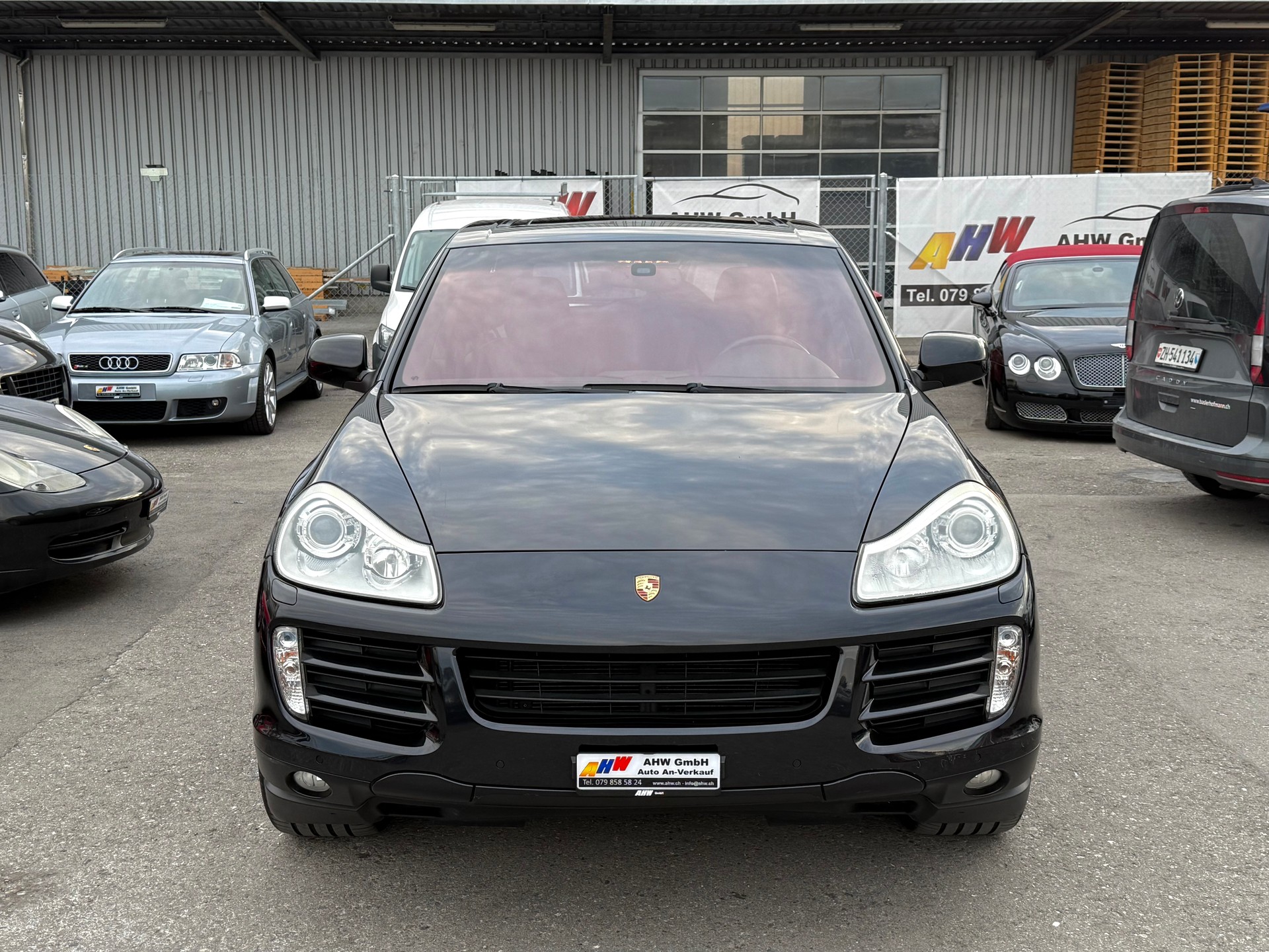 PORSCHE Cayenne S 4.8 V8 / Frisch ab MFK & Service / 8-fach bereift / 21 Sport Räder / BOSE Sound / Schiebedach / PCM 2.0-image-1