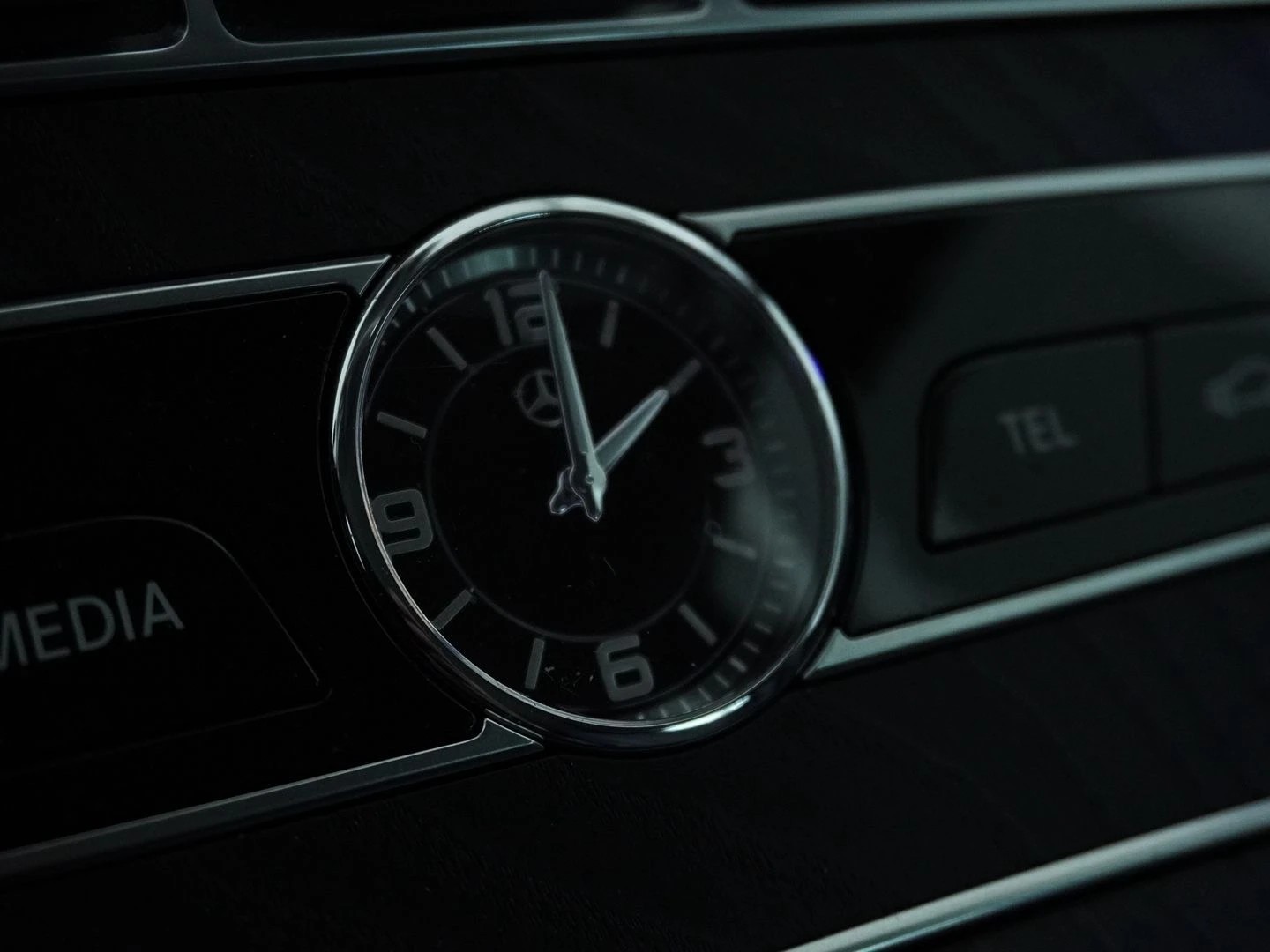 MERCEDES-BENZ E 220 d Avantgarde 4Matic 9G-Tronic-image-11