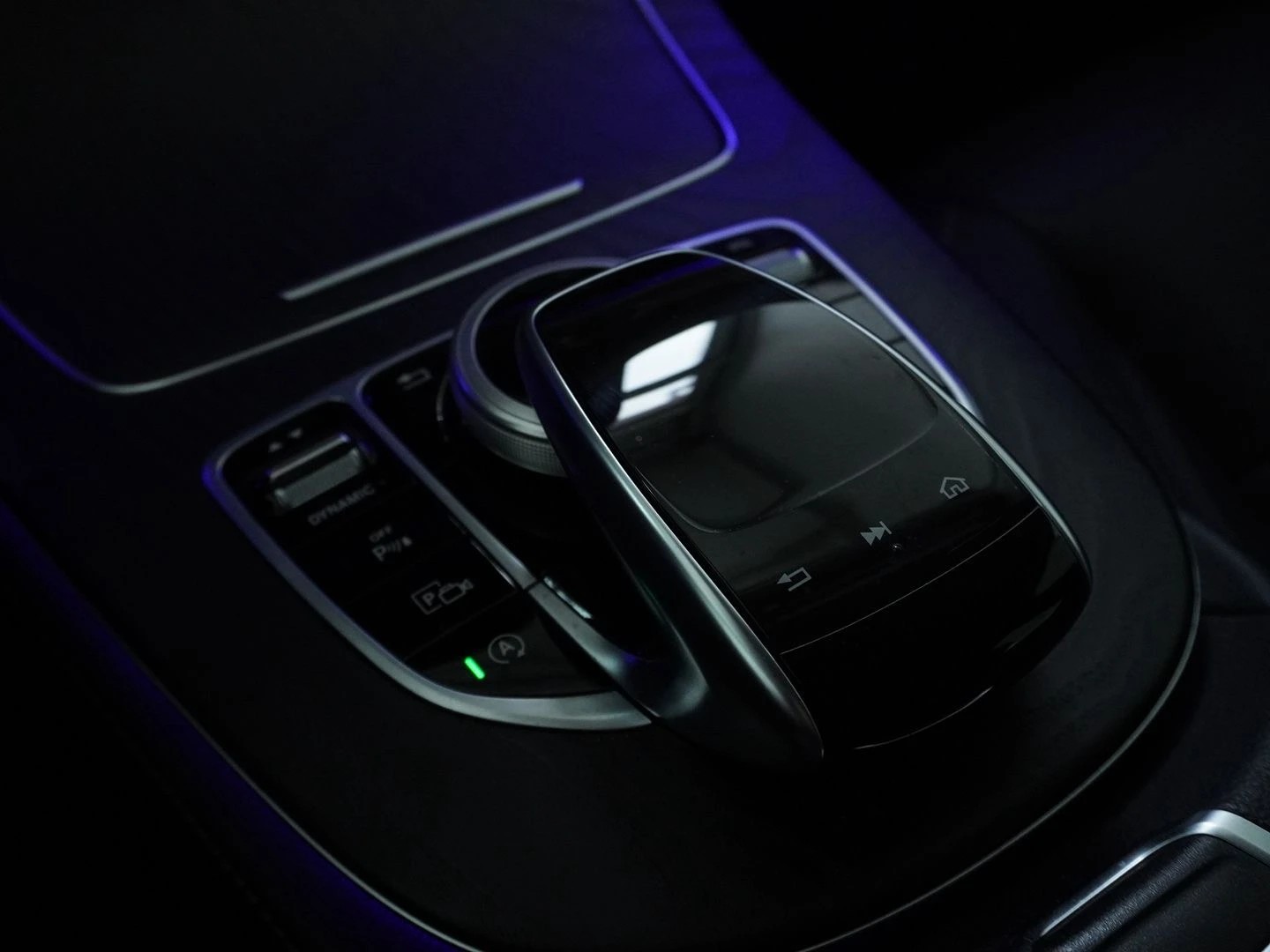 MERCEDES-BENZ E 220 d Avantgarde 4Matic 9G-Tronic-image-10