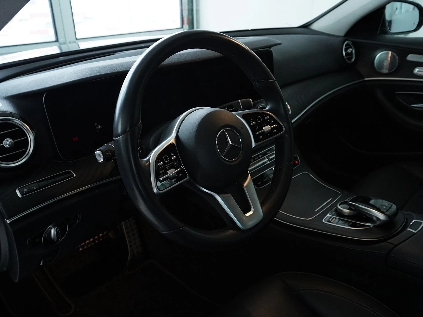 MERCEDES-BENZ E 220 d Avantgarde 4Matic 9G-Tronic-showroom-element-2