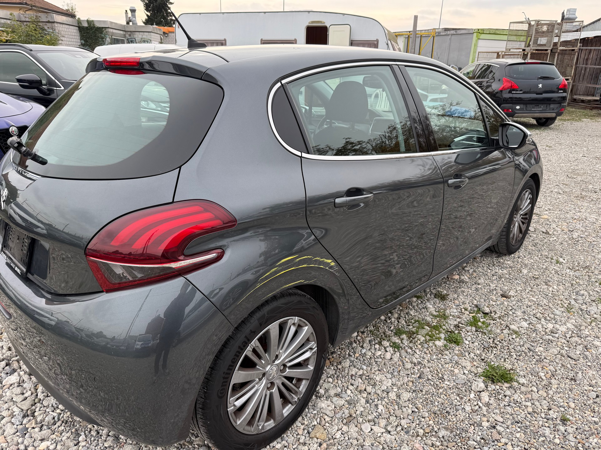 PEUGEOT 208 1.2 PureTech Active EAT6-image-4