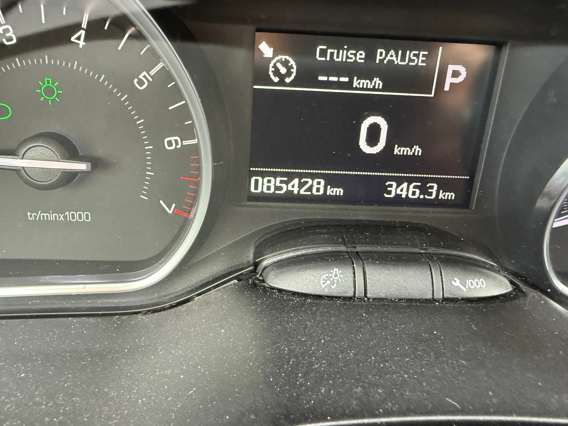 PEUGEOT 208 1.2 PureTech Active EAT6-image-6