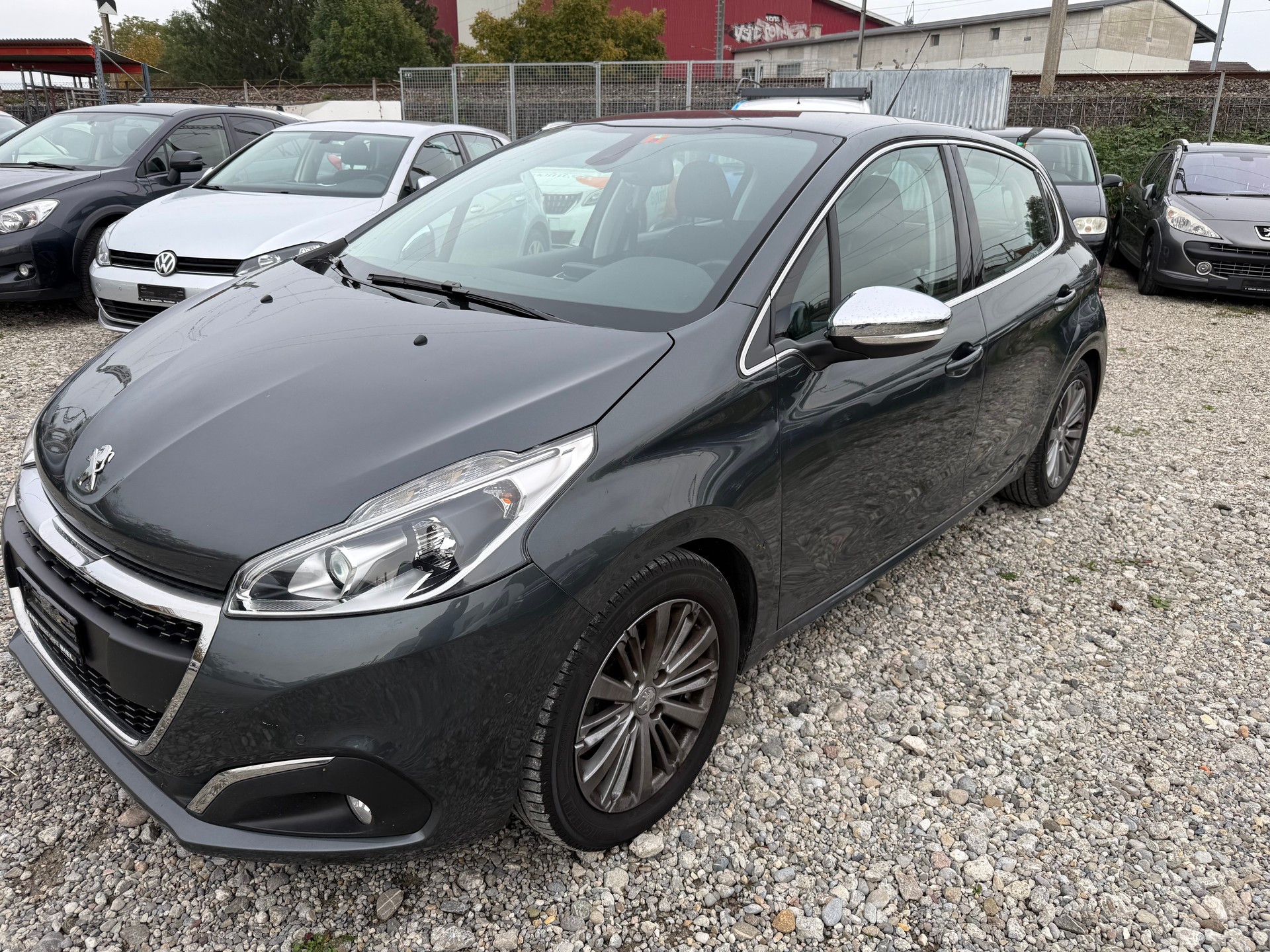 PEUGEOT 208 1.2 PureTech Active EAT6-image-2
