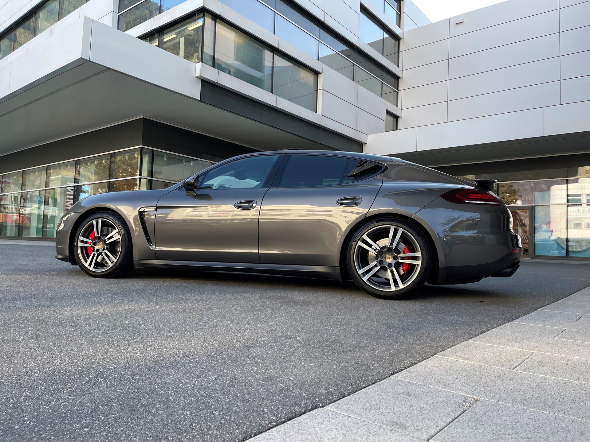 PORSCHE Panamera GTS 4.8 PDK-image-1