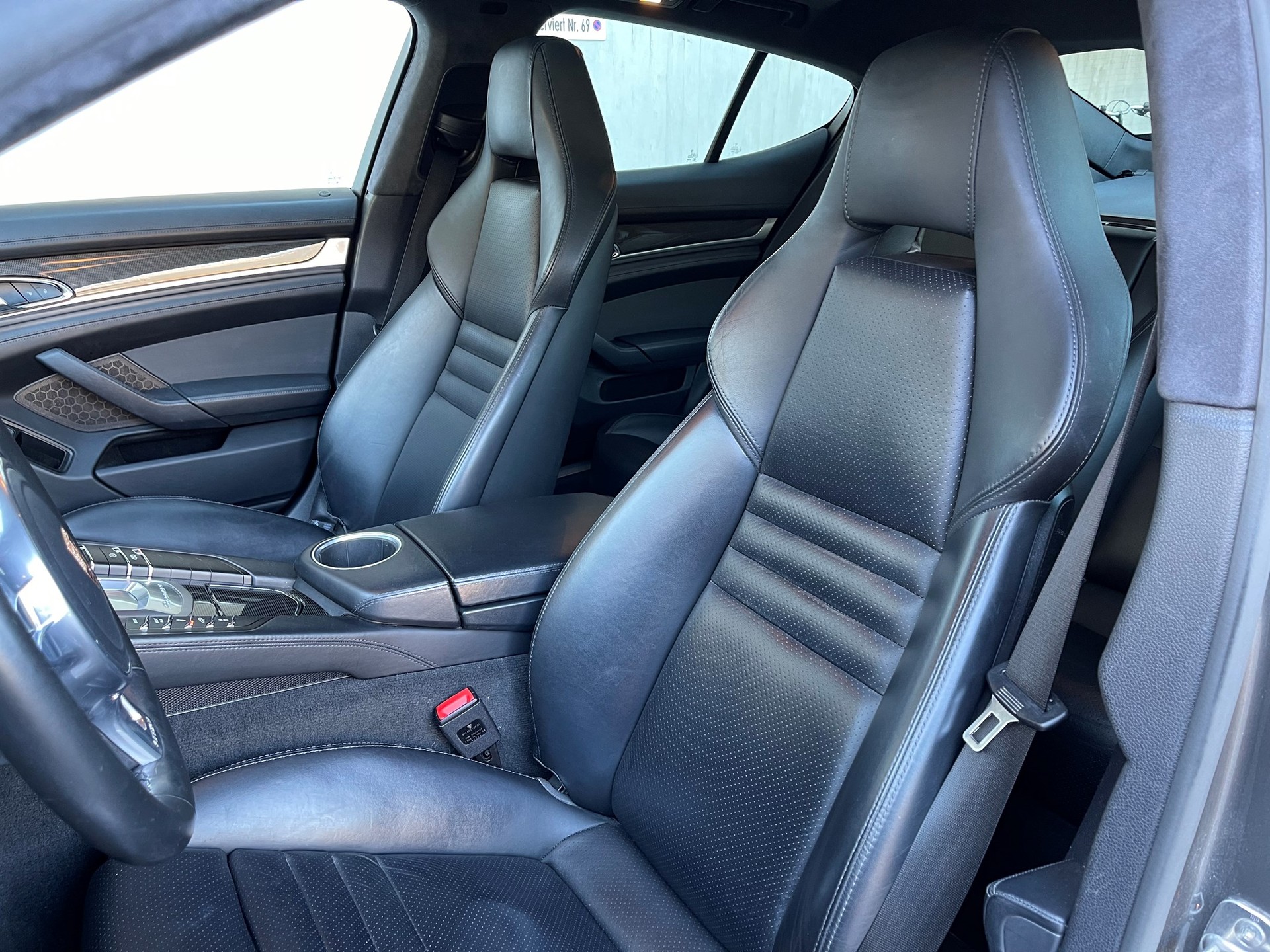 PORSCHE Panamera GTS 4.8 PDK-image-12
