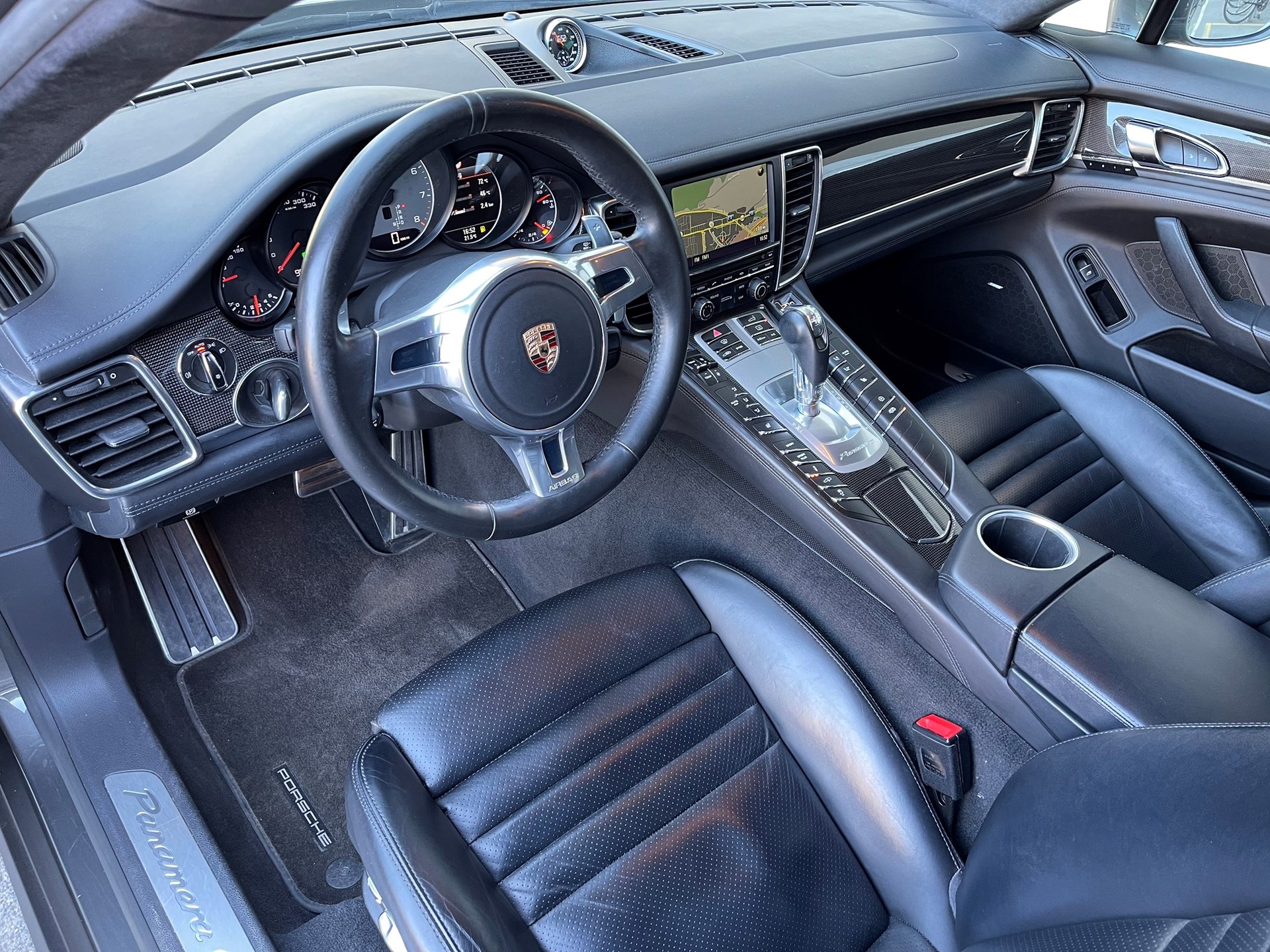 PORSCHE Panamera GTS 4.8 PDK-image-9