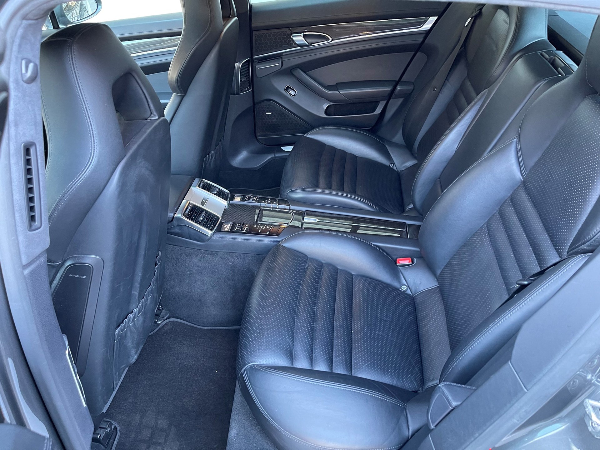 PORSCHE Panamera GTS 4.8 PDK-image-13