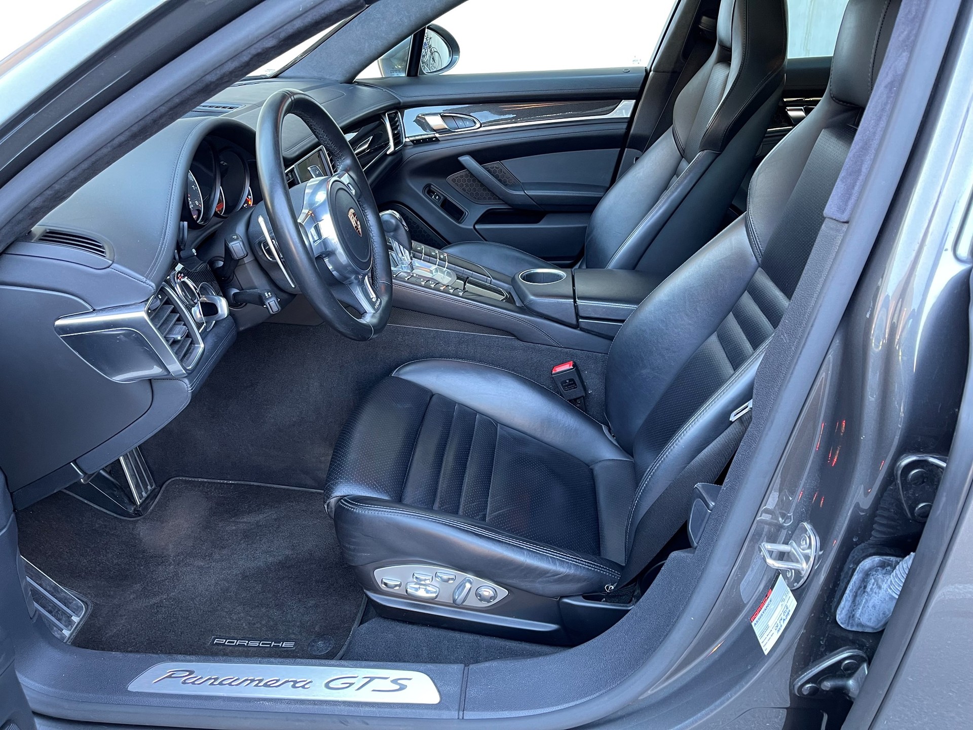 PORSCHE Panamera GTS 4.8 PDK-image-8