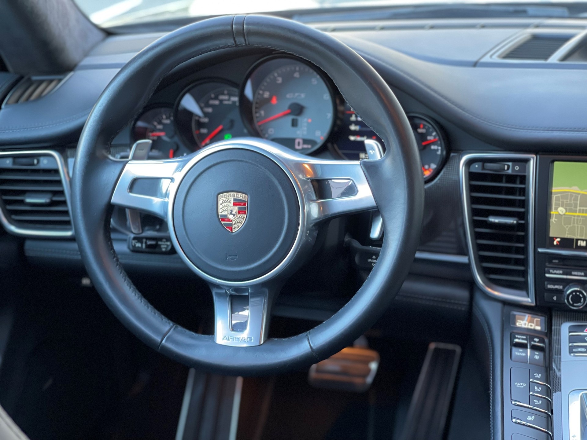 PORSCHE Panamera GTS 4.8 PDK-image-15