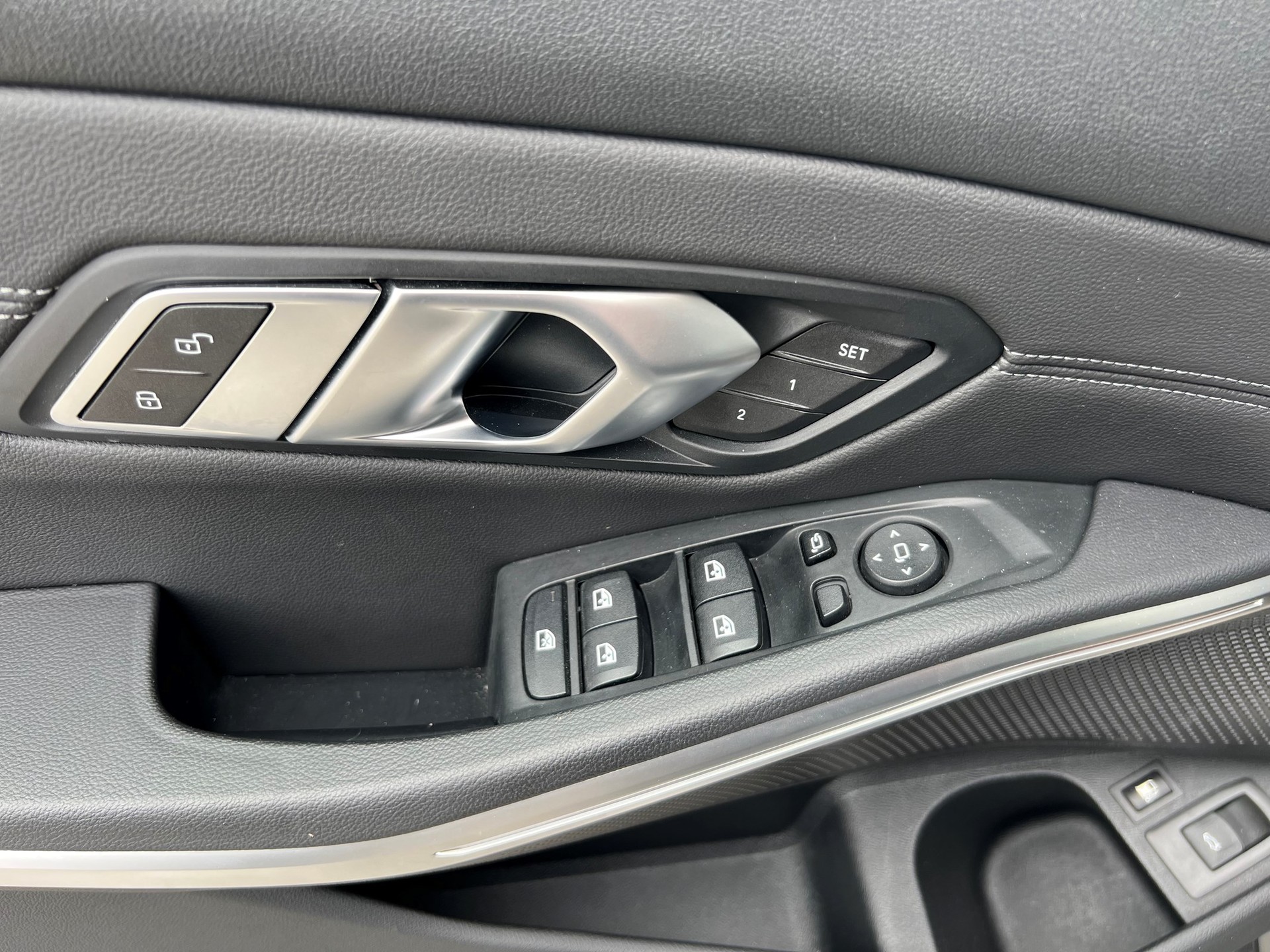 BMW 330e xDrive Sport Line Steptronic-image-10