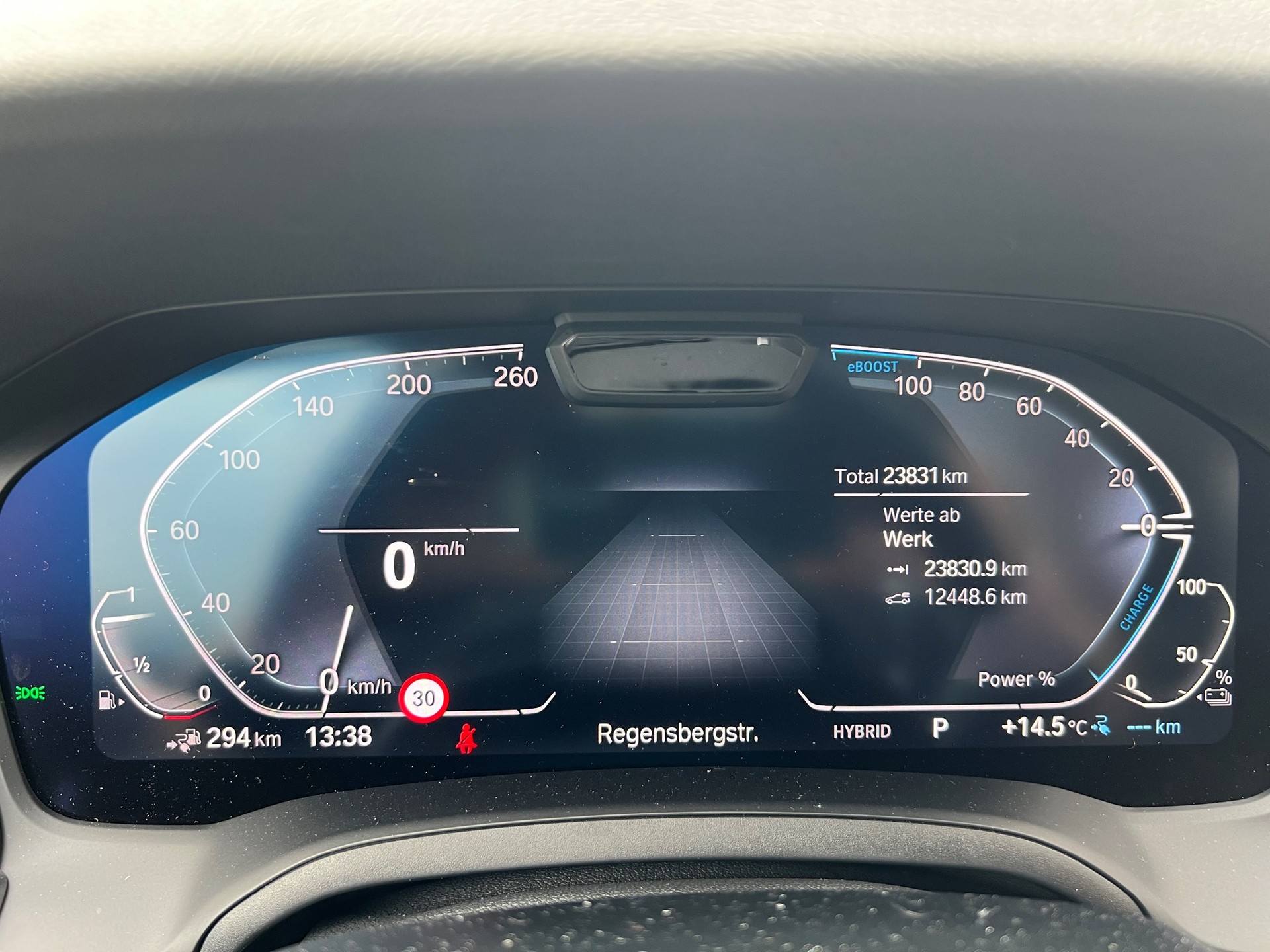 BMW 330e xDrive Sport Line Steptronic-image-13